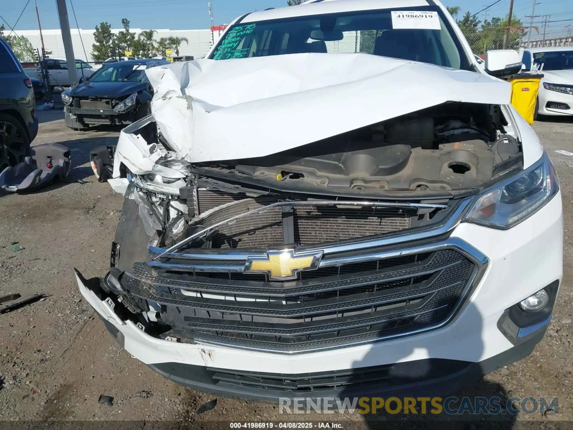 6 Photograph of a damaged car 1GNERGKW8LJ220868 CHEVROLET TRAVERSE 2020