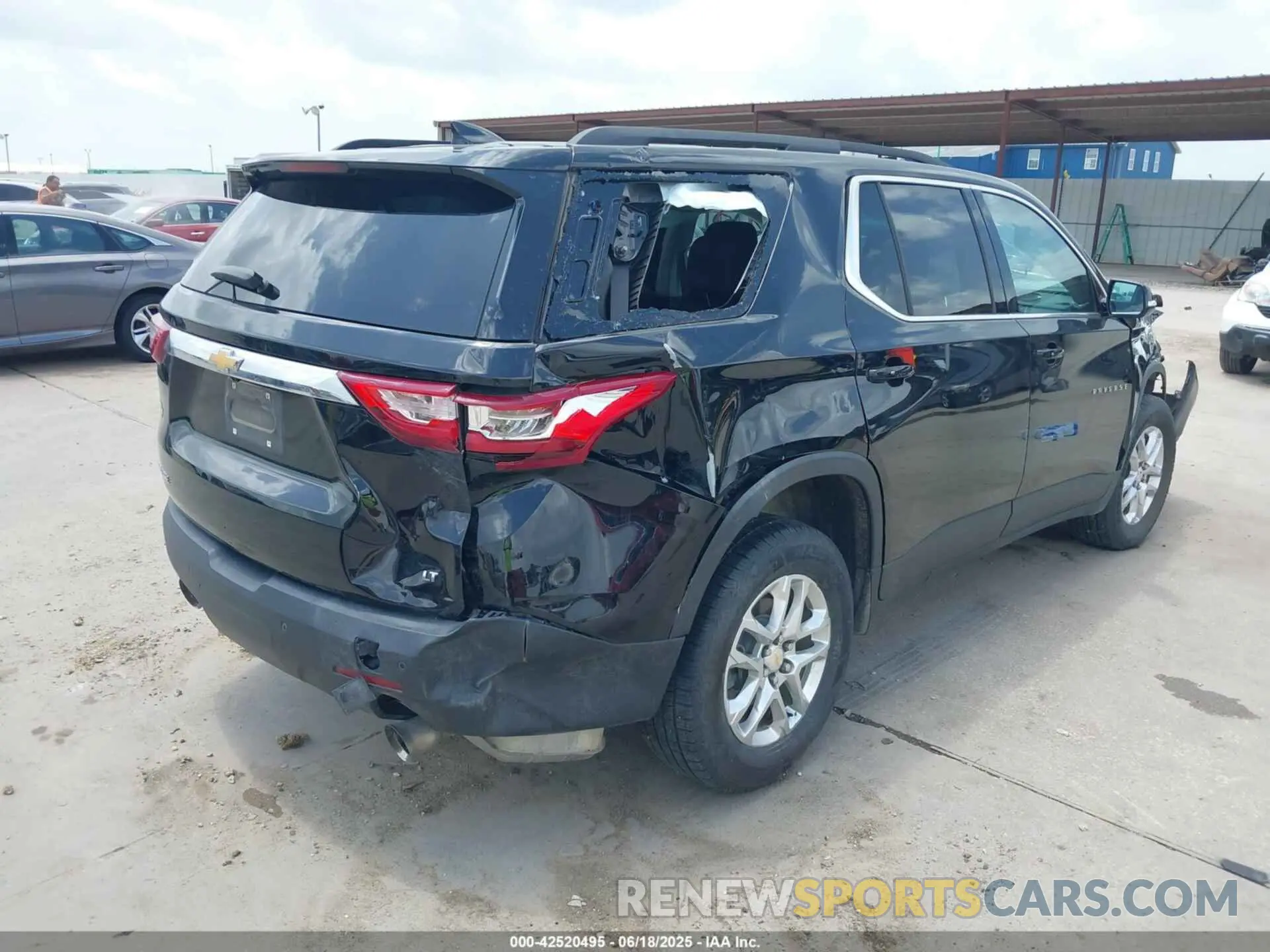 4 Photograph of a damaged car 1GNERGKW8LJ246502 CHEVROLET TRAVERSE 2020
