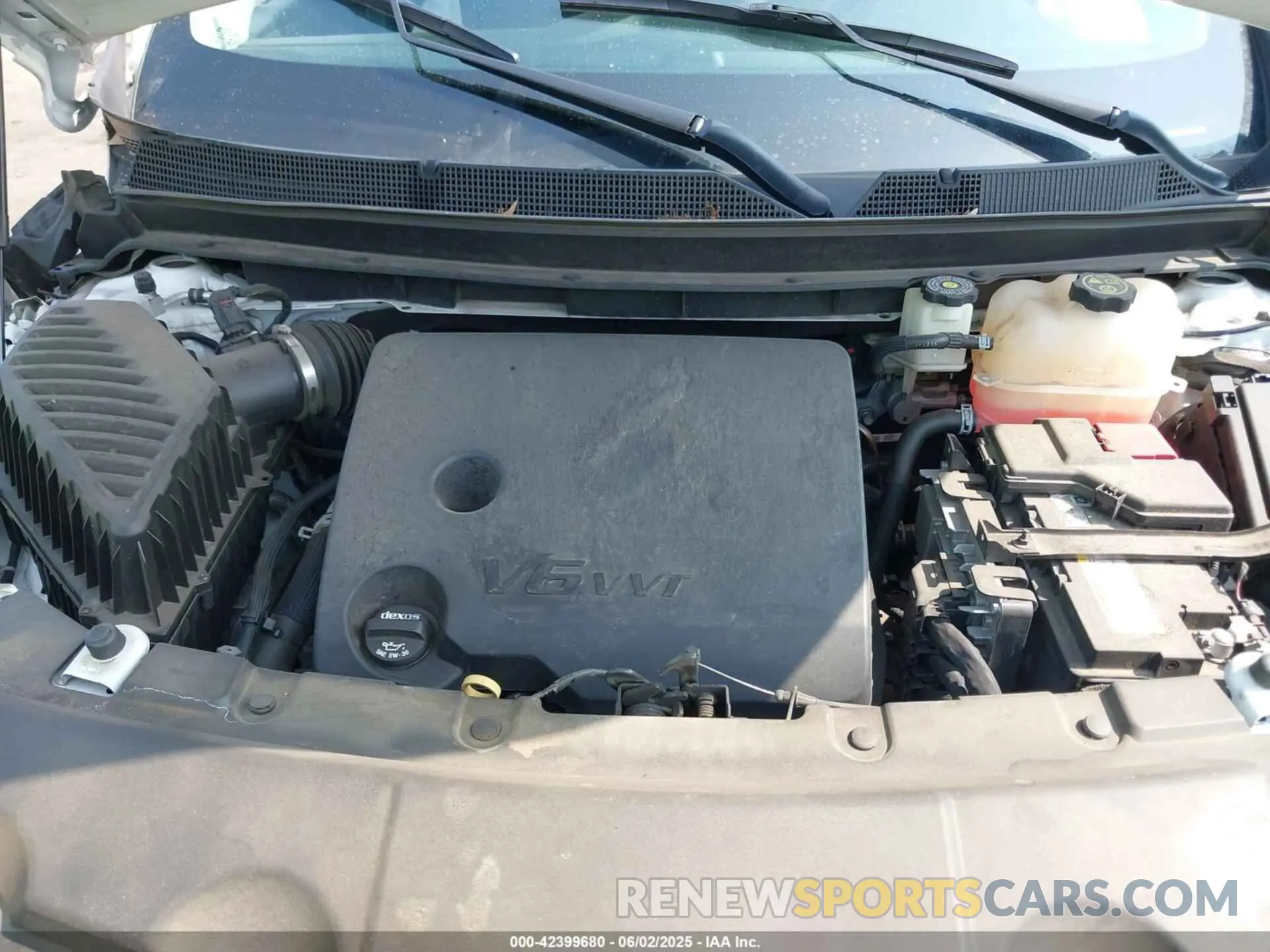 10 Photograph of a damaged car 1GNERGKW8LJ273702 CHEVROLET TRAVERSE 2020