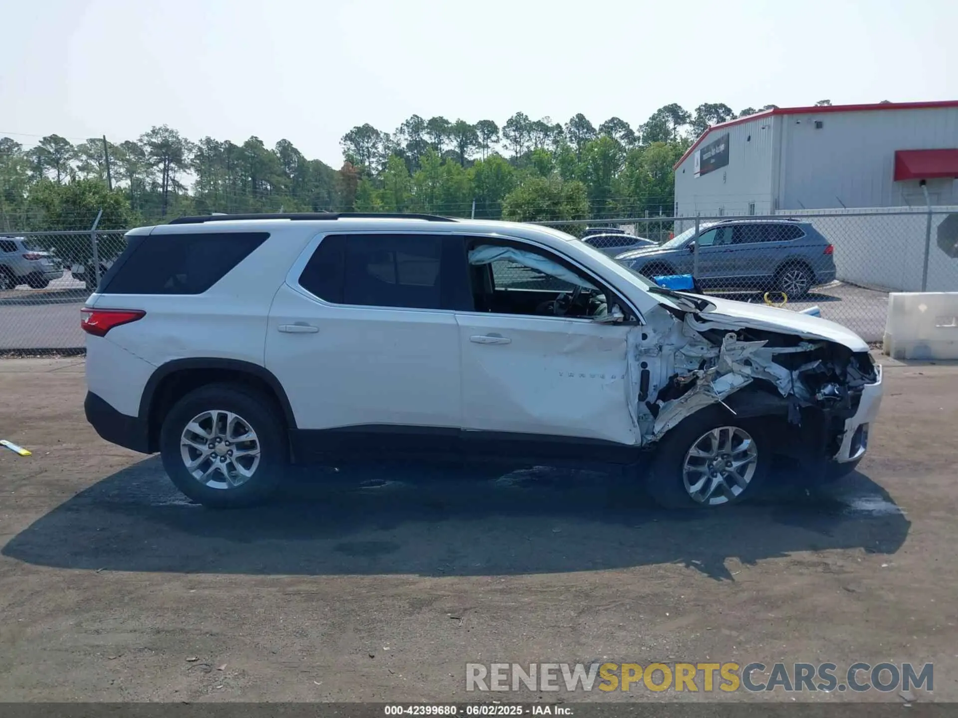 12 Photograph of a damaged car 1GNERGKW8LJ273702 CHEVROLET TRAVERSE 2020