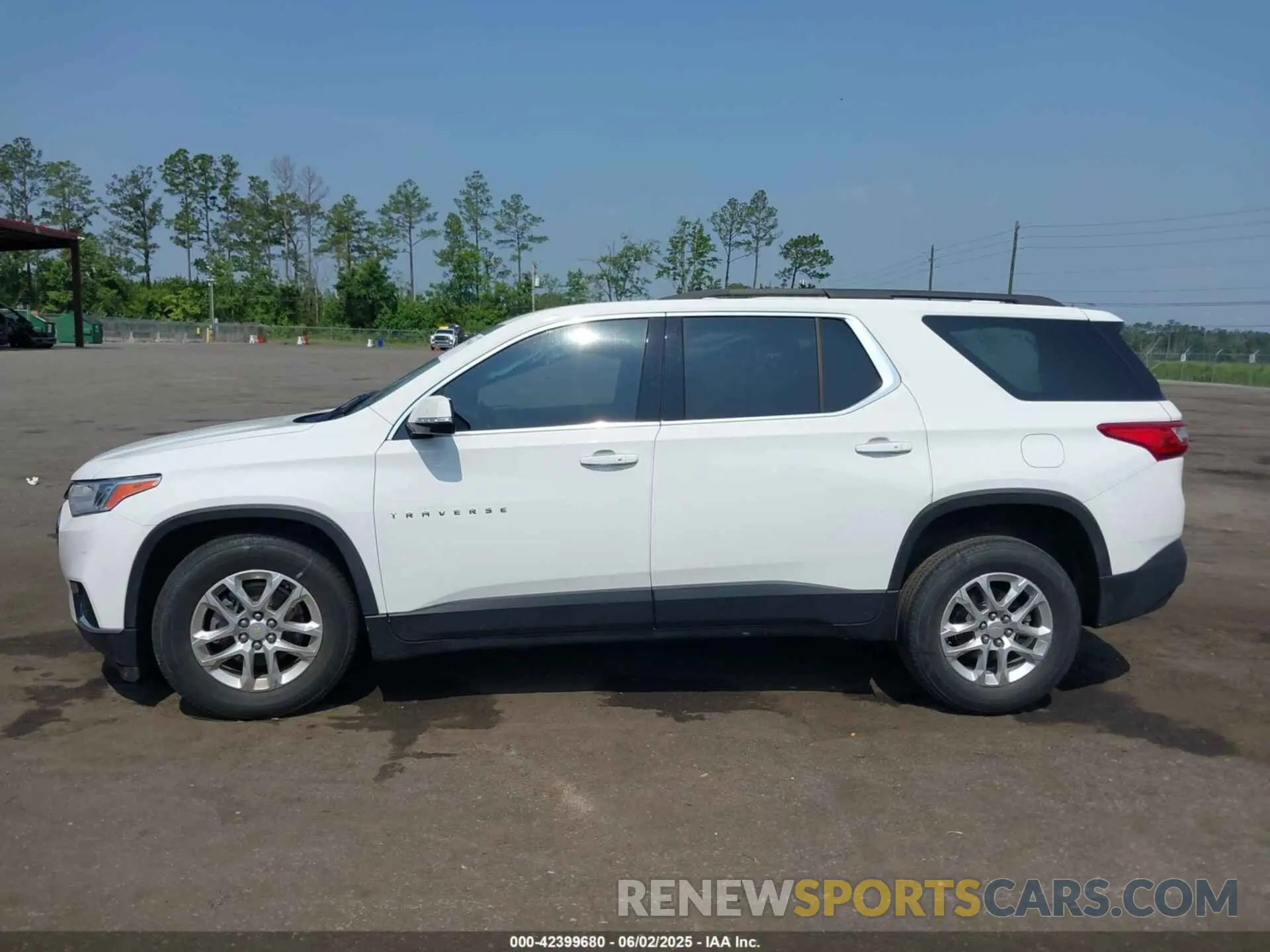 13 Photograph of a damaged car 1GNERGKW8LJ273702 CHEVROLET TRAVERSE 2020