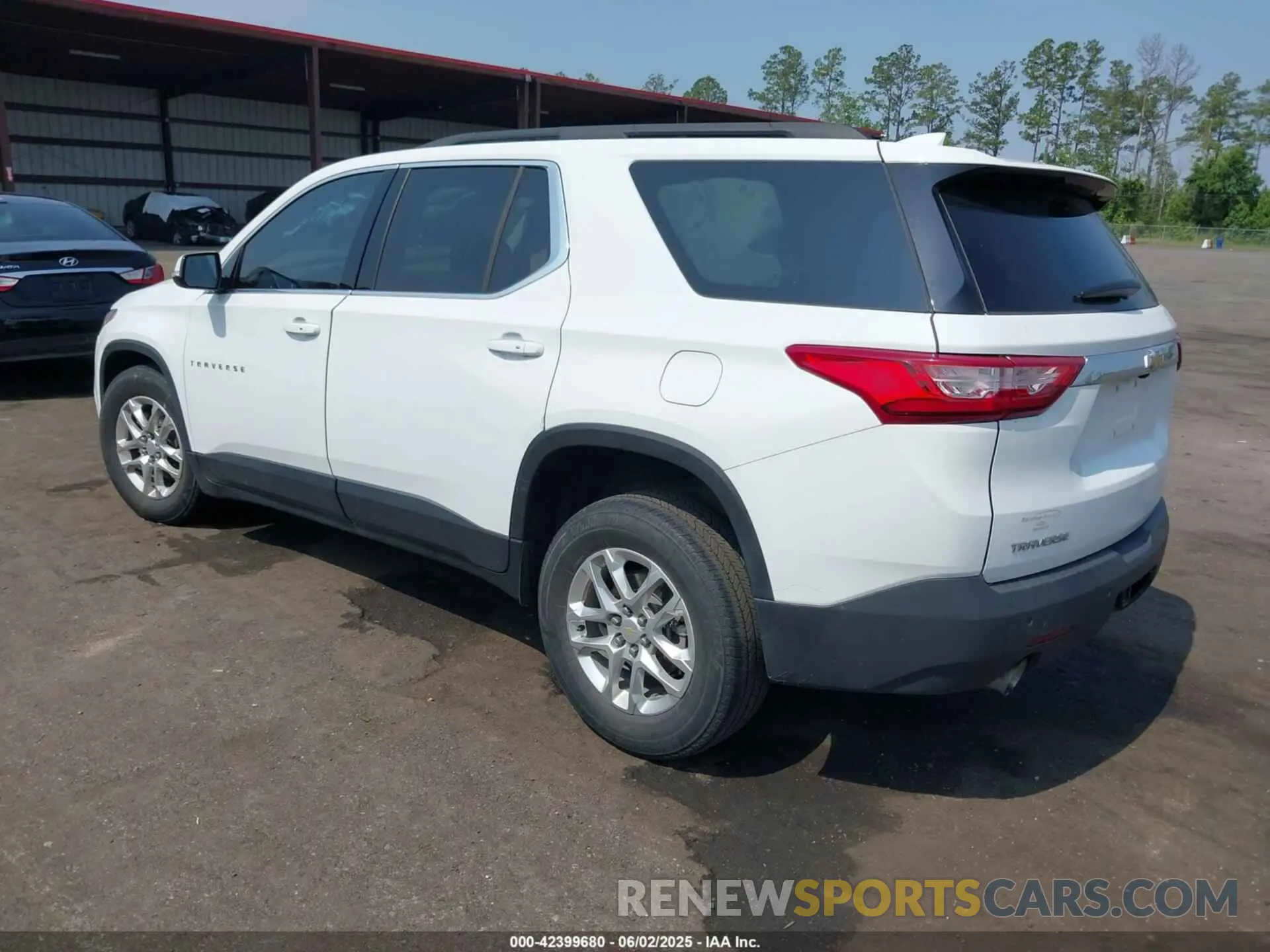 3 Photograph of a damaged car 1GNERGKW8LJ273702 CHEVROLET TRAVERSE 2020