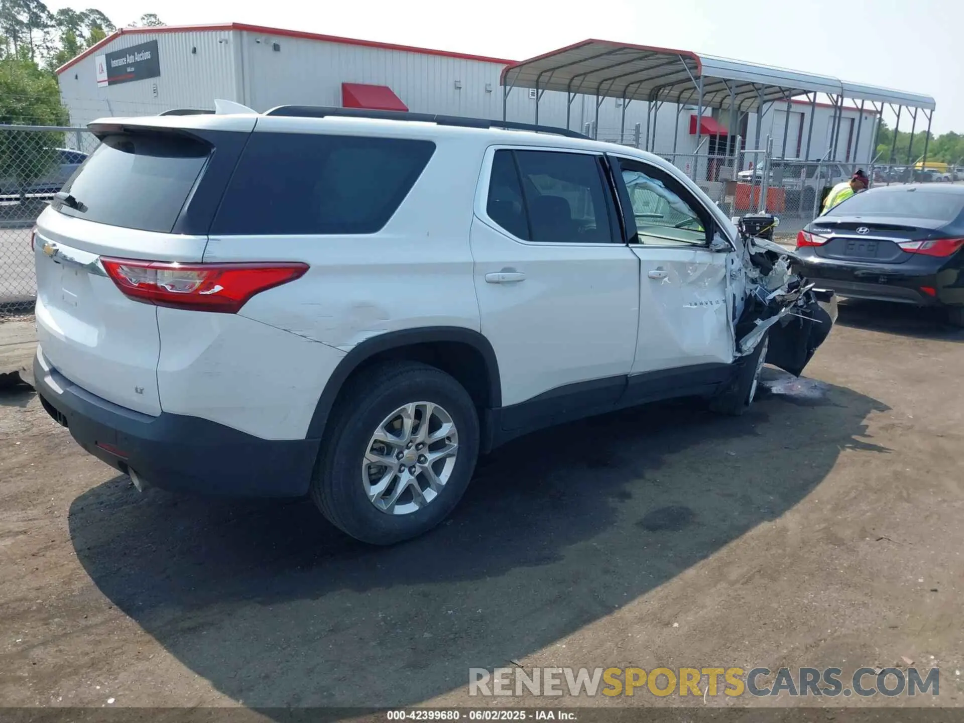 4 Photograph of a damaged car 1GNERGKW8LJ273702 CHEVROLET TRAVERSE 2020