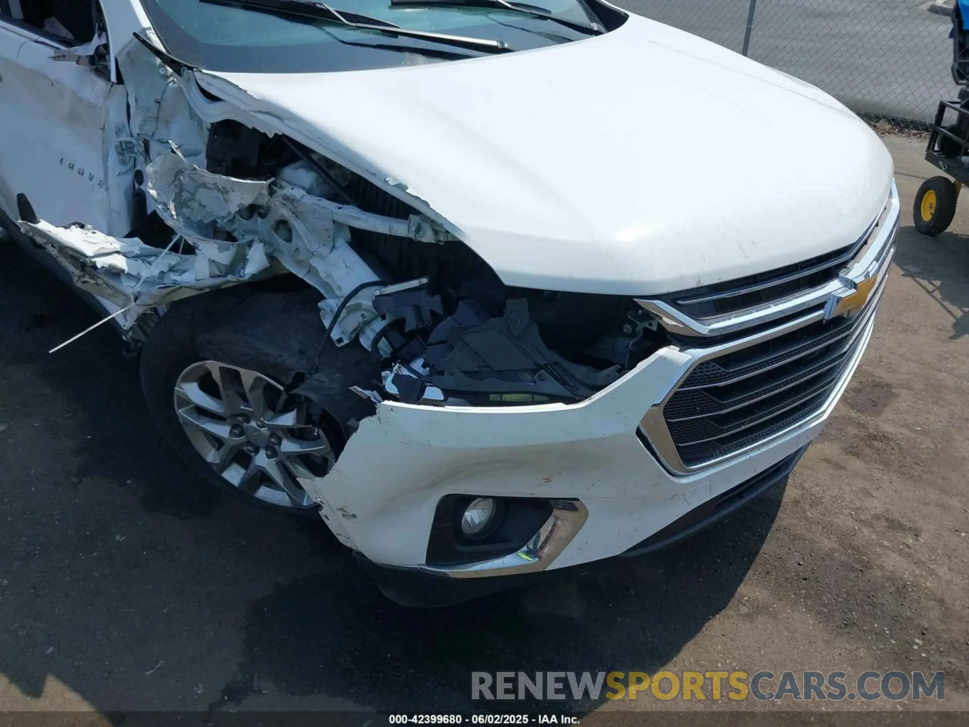 6 Photograph of a damaged car 1GNERGKW8LJ273702 CHEVROLET TRAVERSE 2020