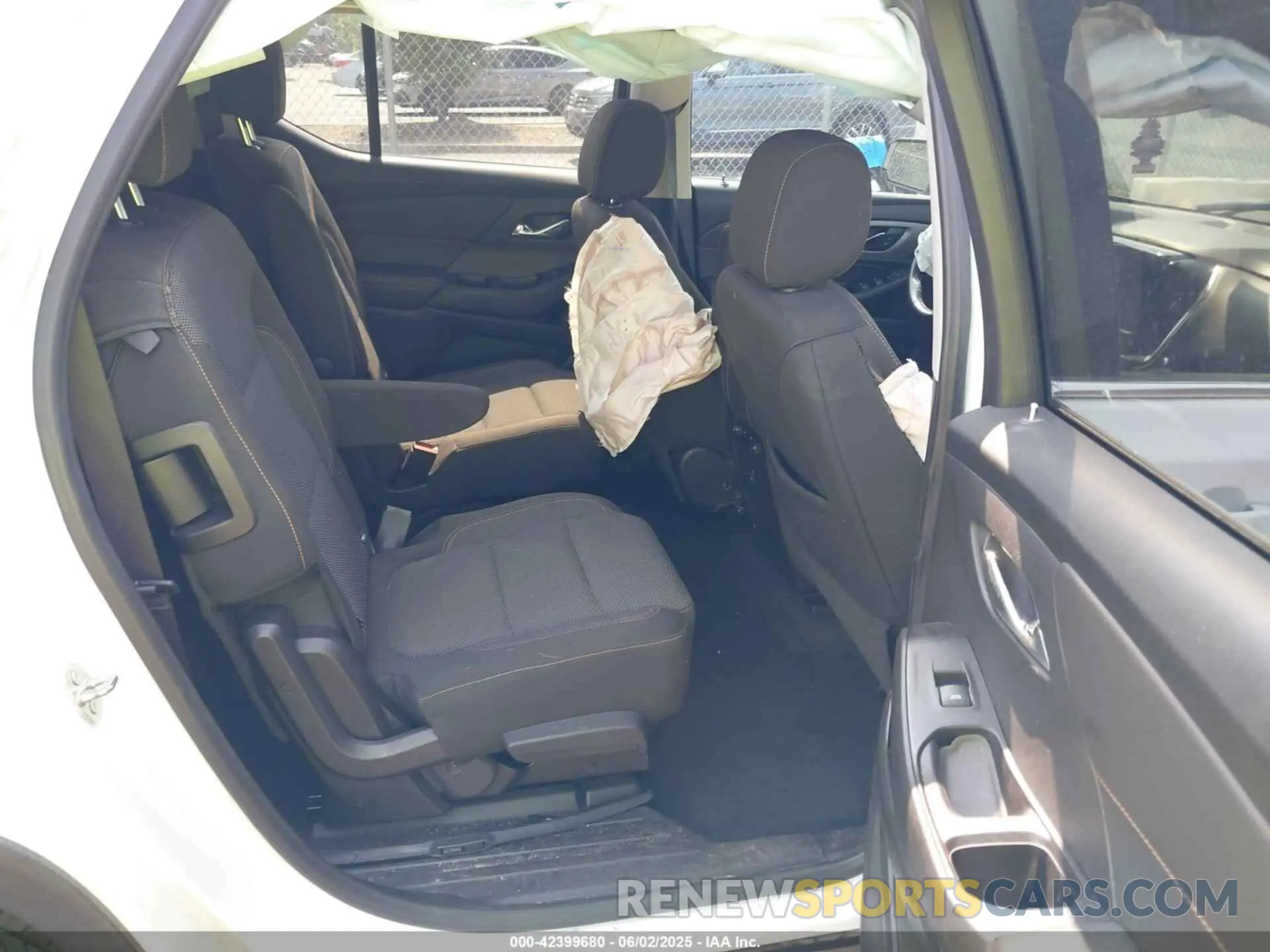 8 Photograph of a damaged car 1GNERGKW8LJ273702 CHEVROLET TRAVERSE 2020