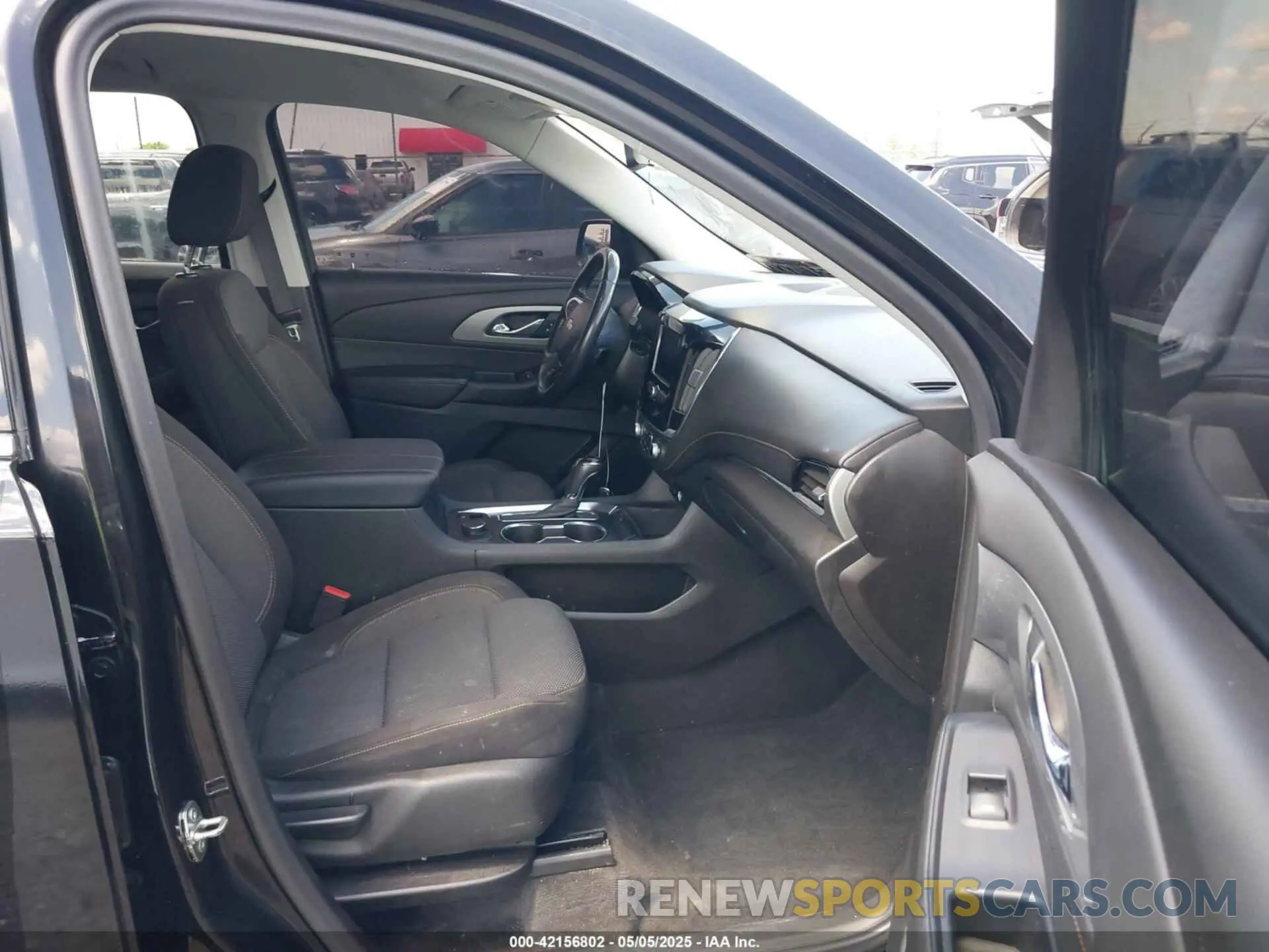 5 Photograph of a damaged car 1GNERGKW8LJ297126 CHEVROLET TRAVERSE 2020