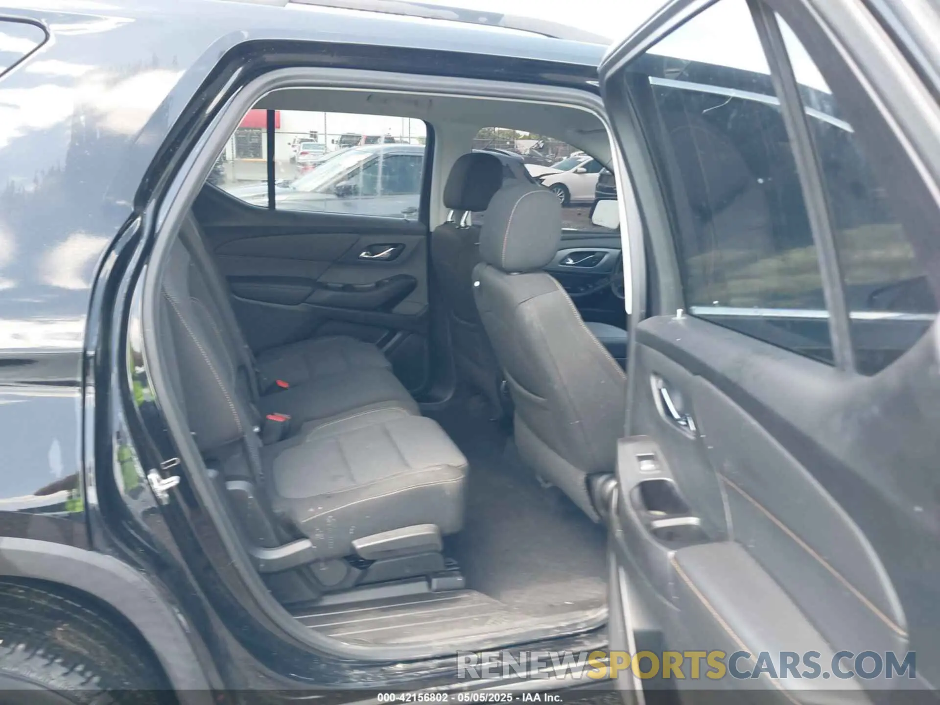 8 Photograph of a damaged car 1GNERGKW8LJ297126 CHEVROLET TRAVERSE 2020