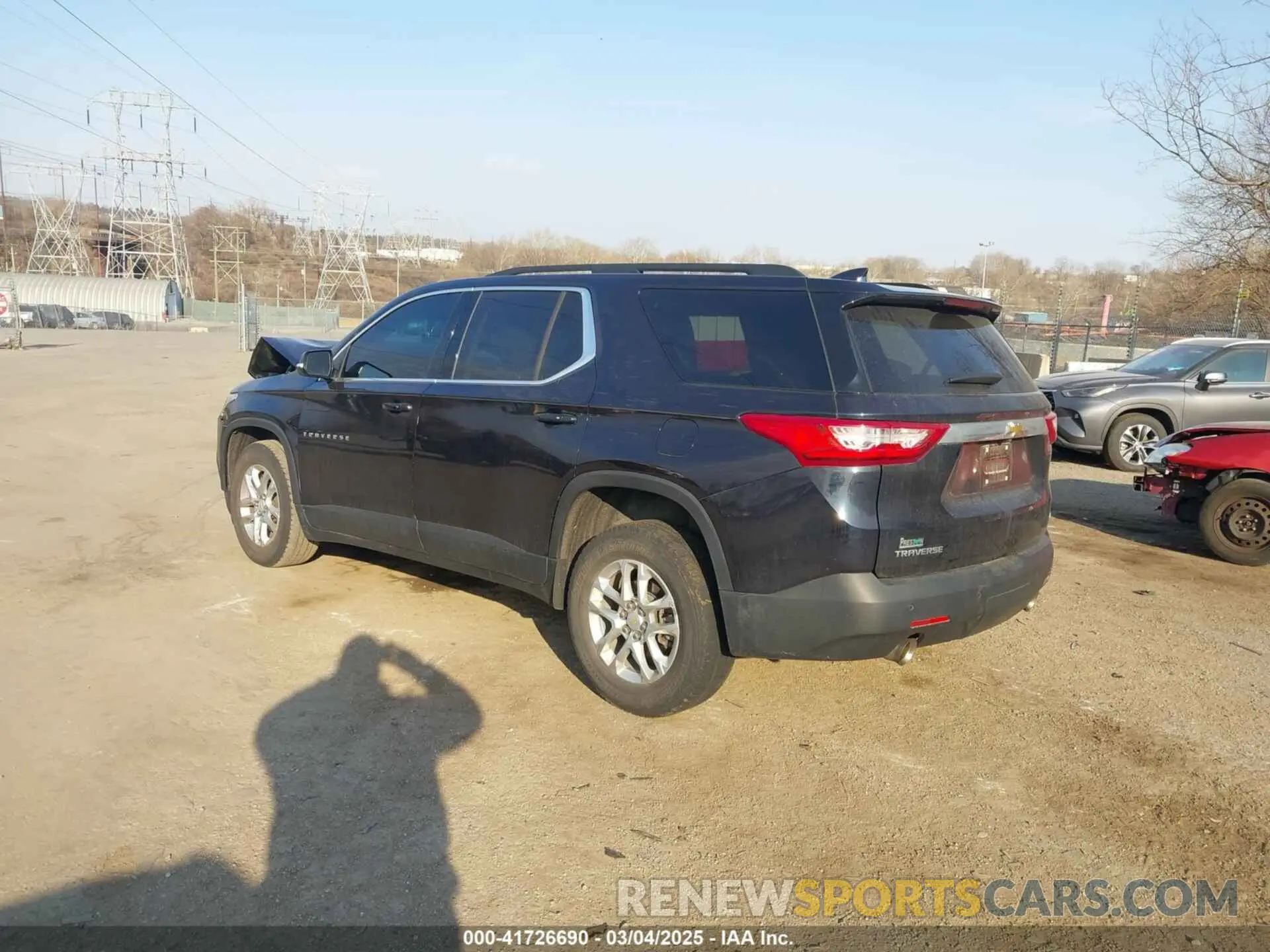 3 Photograph of a damaged car 1GNERGKW9LJ151852 CHEVROLET TRAVERSE 2020