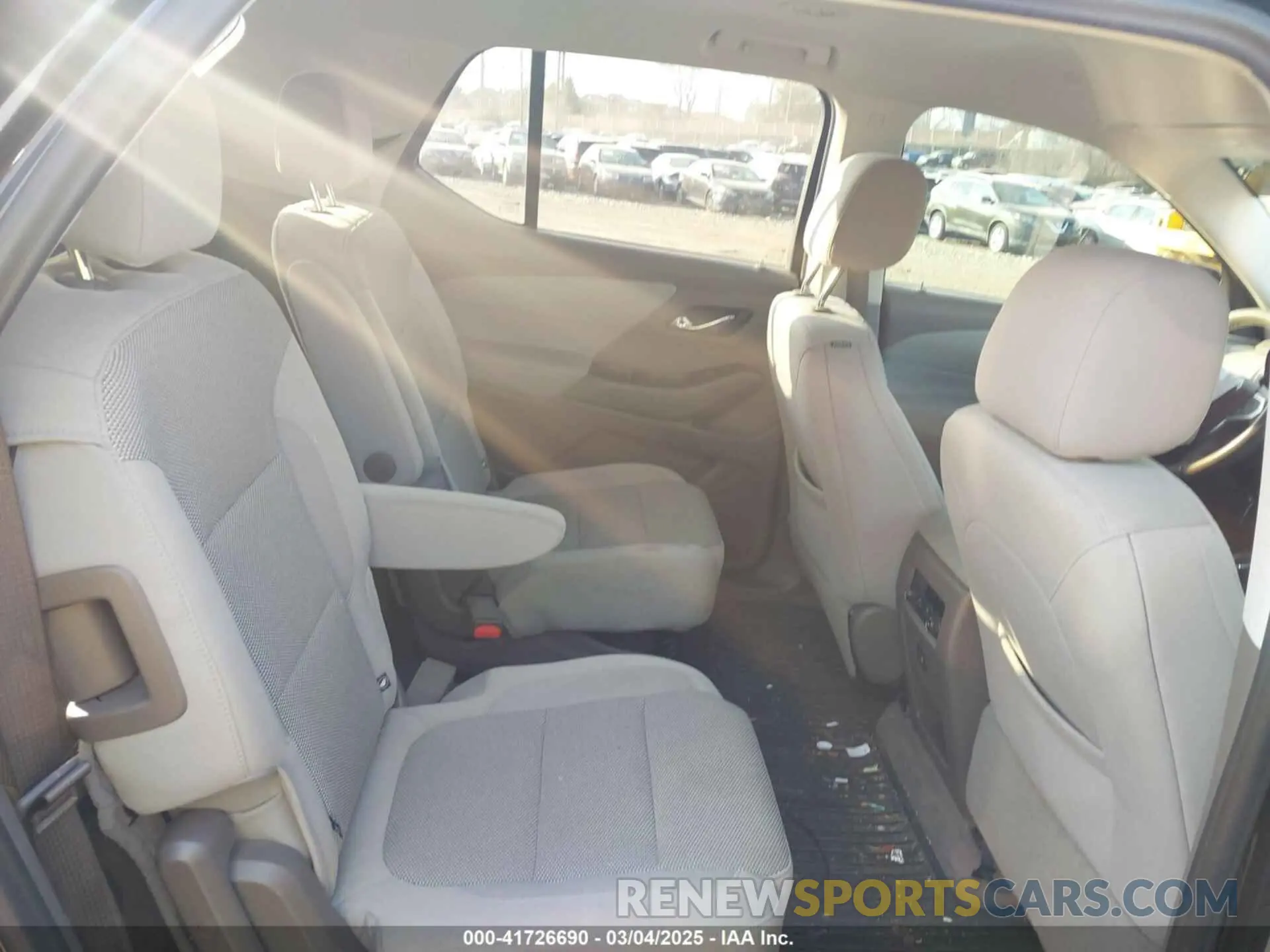 8 Photograph of a damaged car 1GNERGKW9LJ151852 CHEVROLET TRAVERSE 2020