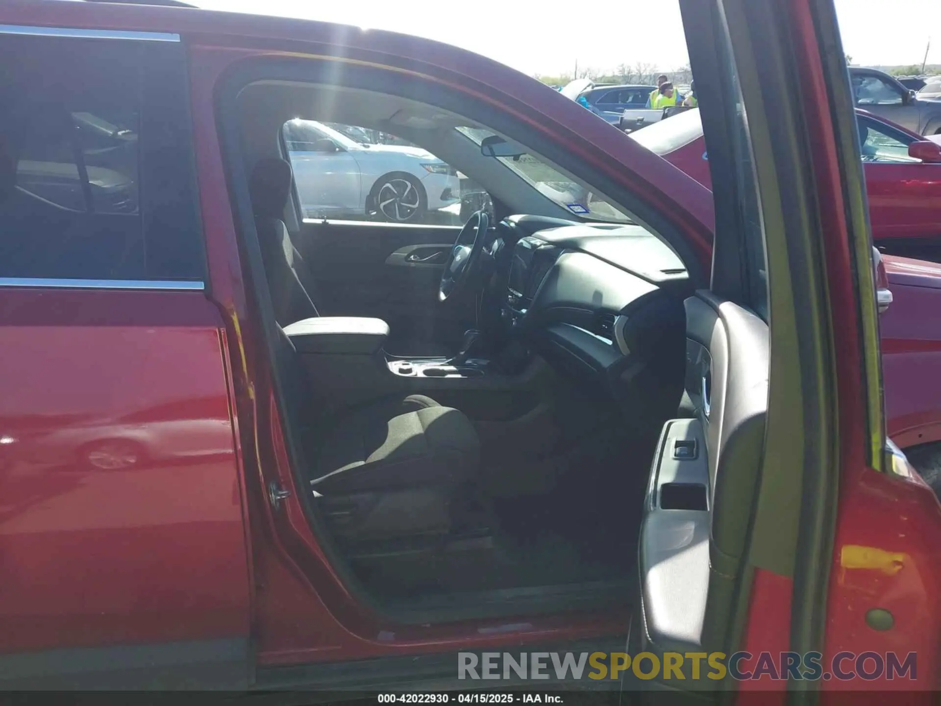 5 Photograph of a damaged car 1GNERGKW9LJ309932 CHEVROLET TRAVERSE 2020