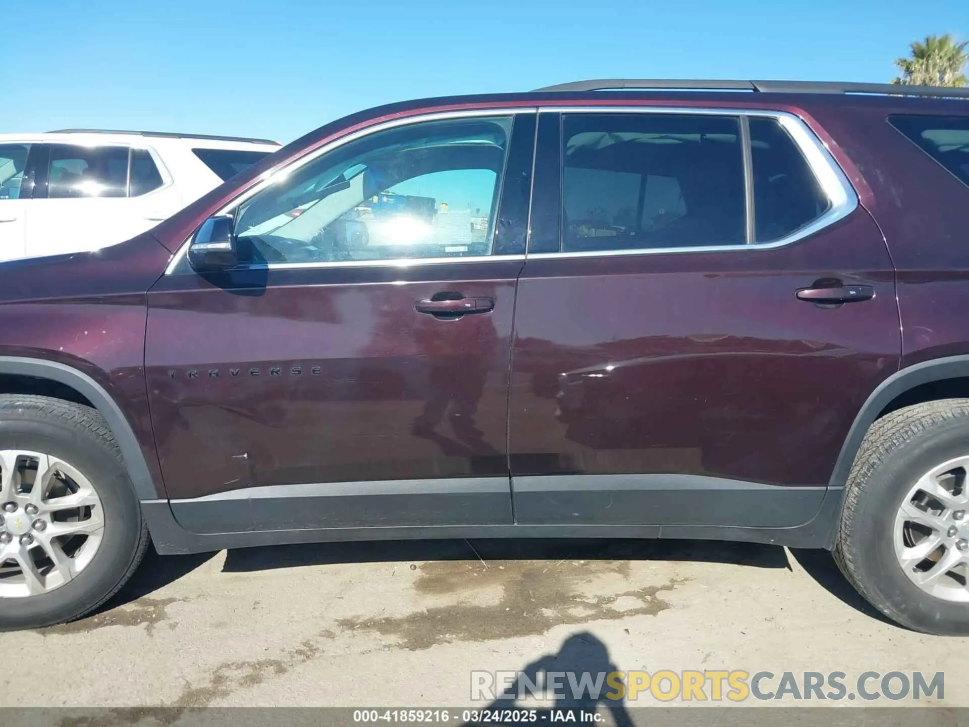 14 Photograph of a damaged car 1GNERGKW9LJ319473 CHEVROLET TRAVERSE 2020