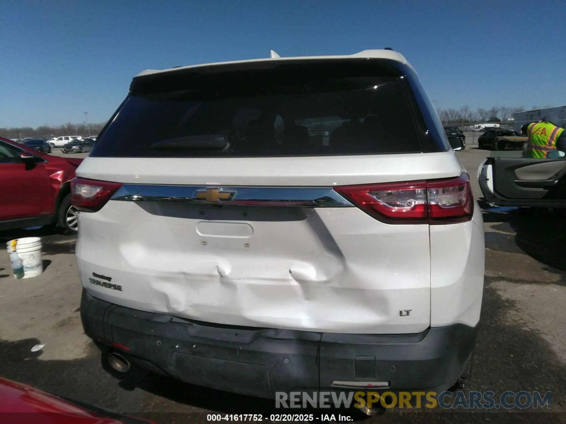 16 Photograph of a damaged car 1GNERGKWXLJ112767 CHEVROLET TRAVERSE 2020