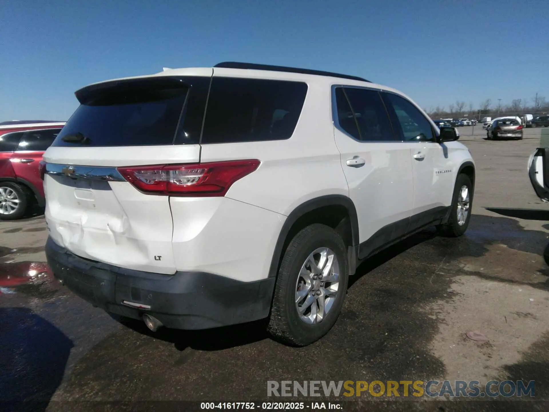 4 Photograph of a damaged car 1GNERGKWXLJ112767 CHEVROLET TRAVERSE 2020