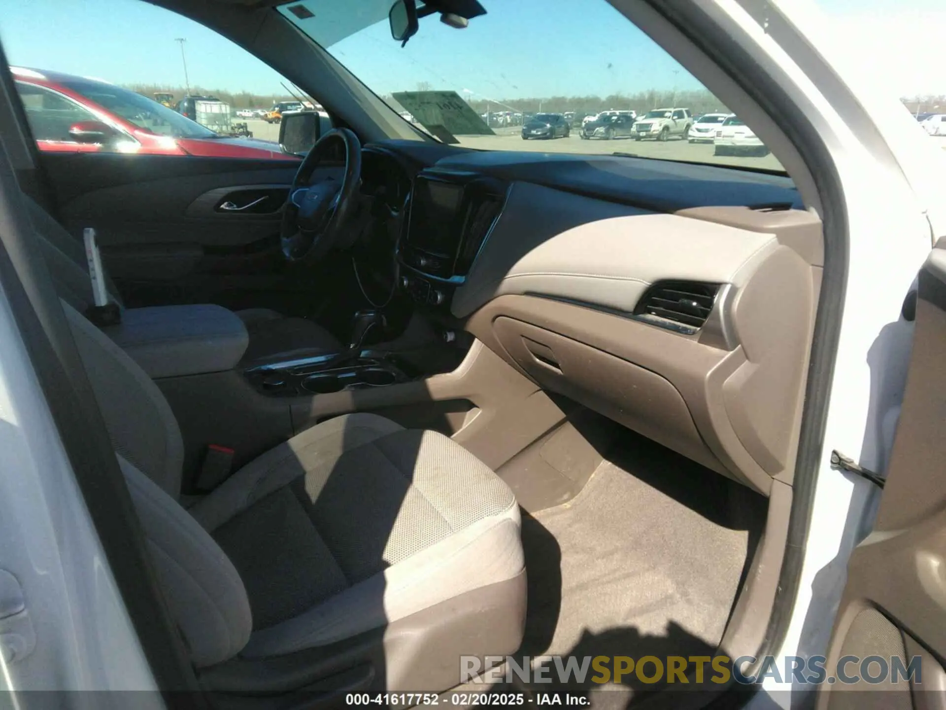 5 Photograph of a damaged car 1GNERGKWXLJ112767 CHEVROLET TRAVERSE 2020