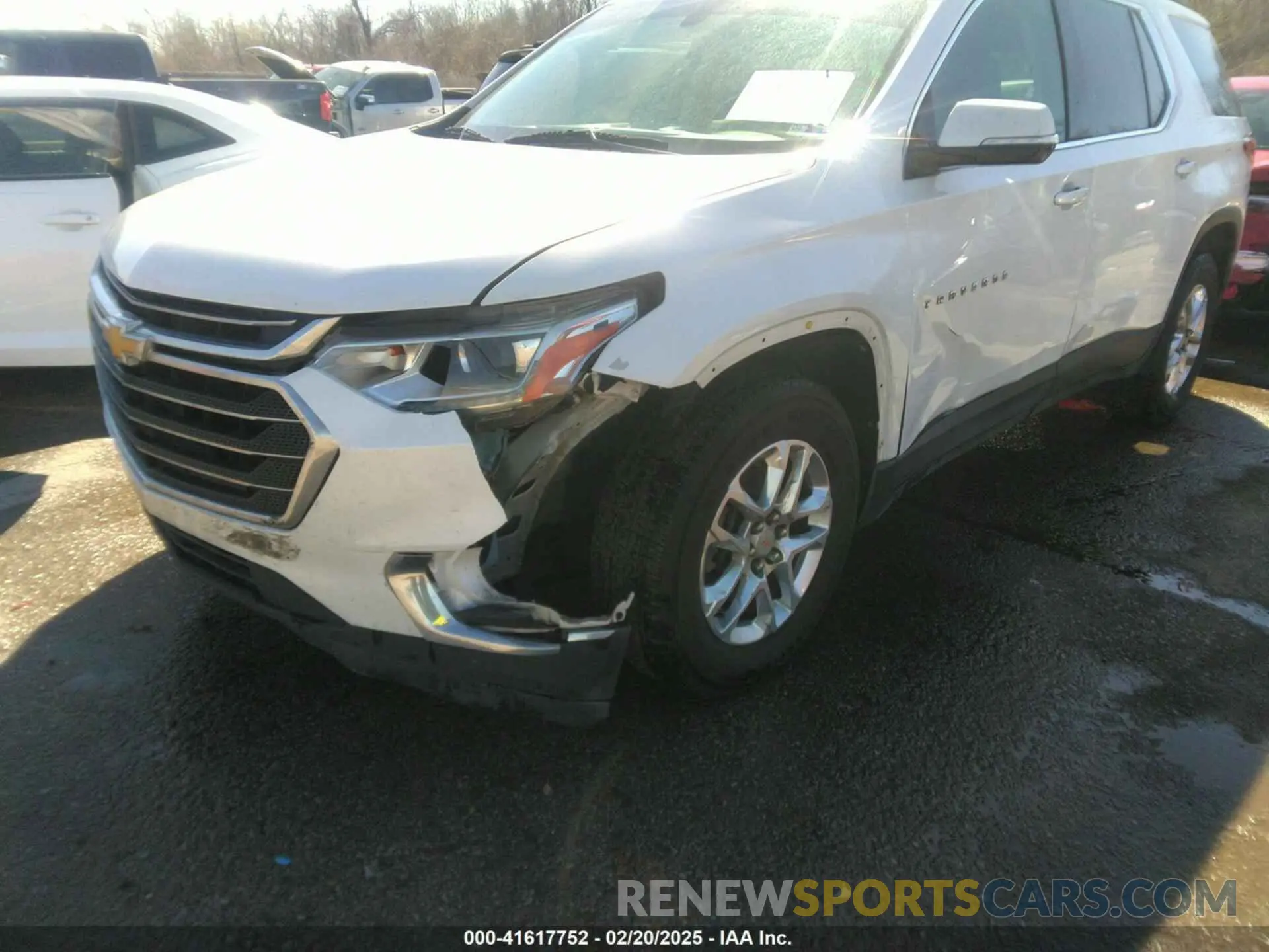 6 Photograph of a damaged car 1GNERGKWXLJ112767 CHEVROLET TRAVERSE 2020