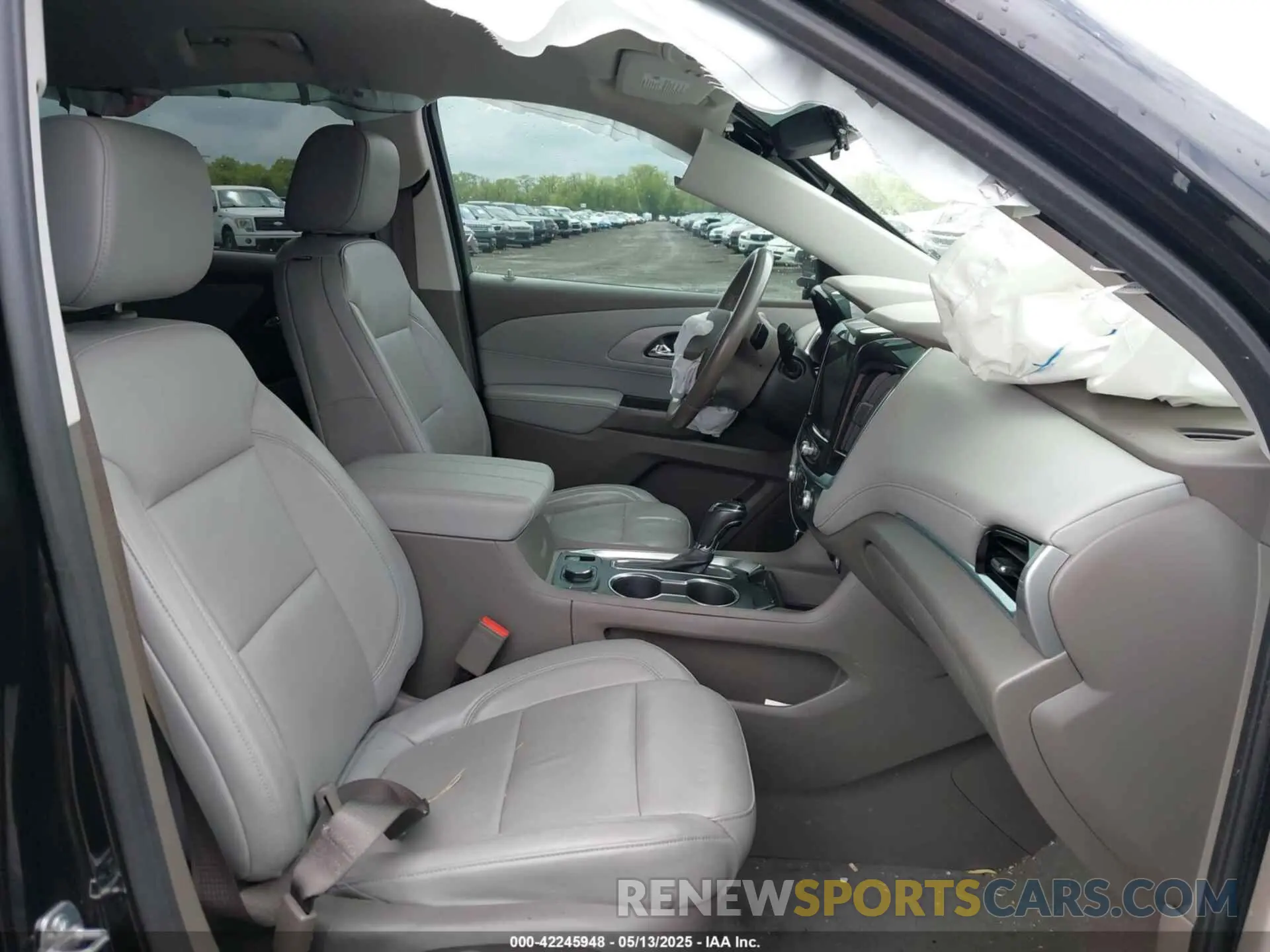 5 Photograph of a damaged car 1GNERHKW1LJ125834 CHEVROLET TRAVERSE 2020