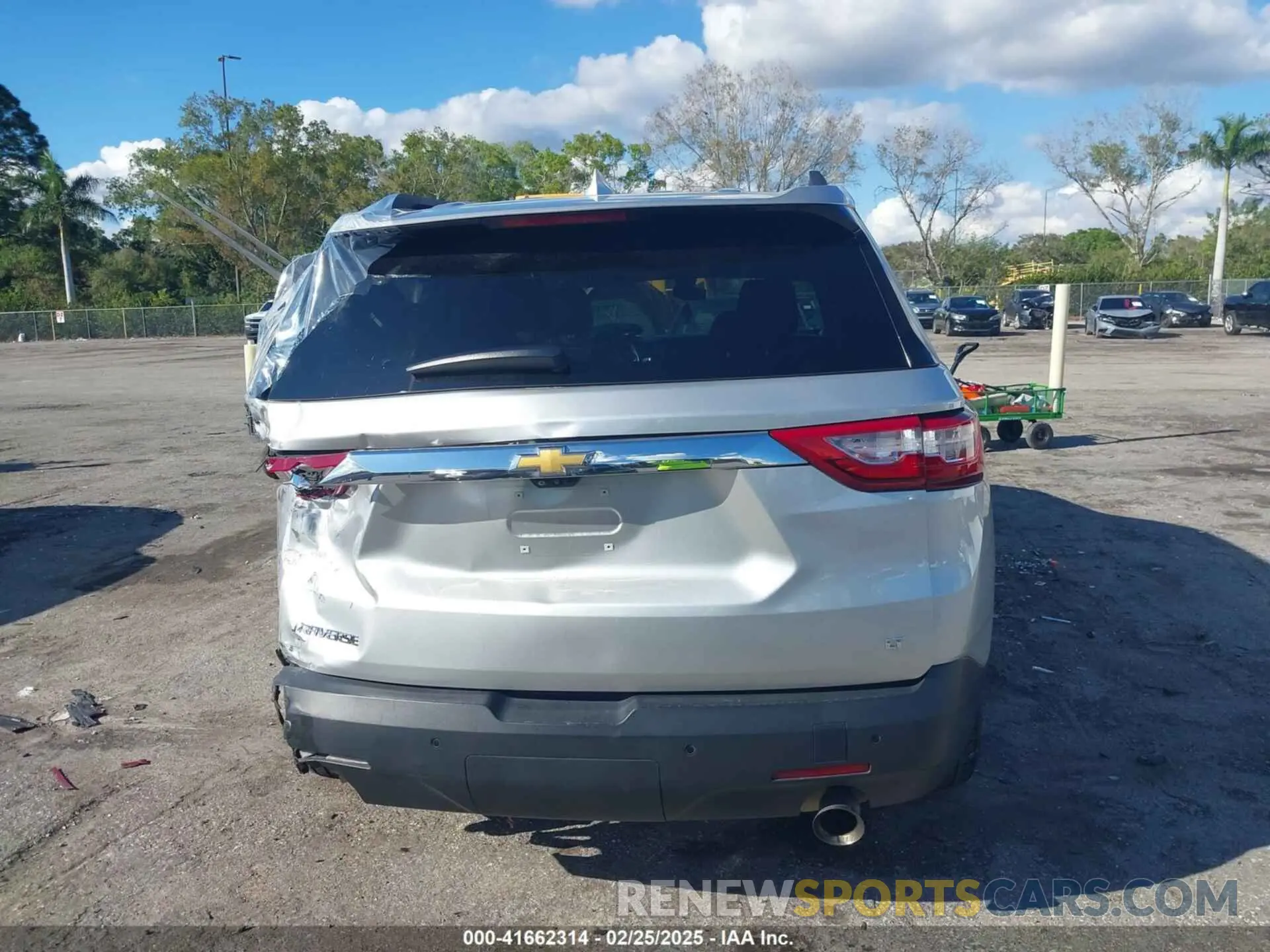 16 Photograph of a damaged car 1GNERHKW1LJ245617 CHEVROLET TRAVERSE 2020