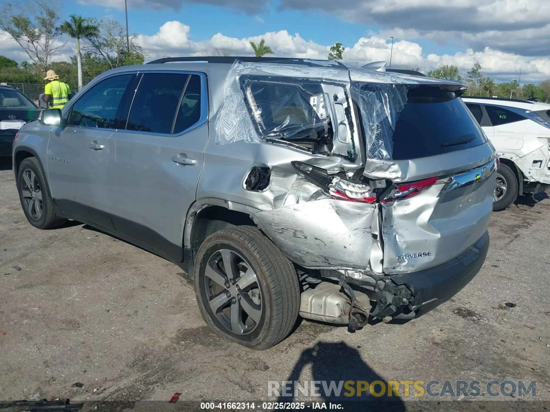 3 Photograph of a damaged car 1GNERHKW1LJ245617 CHEVROLET TRAVERSE 2020