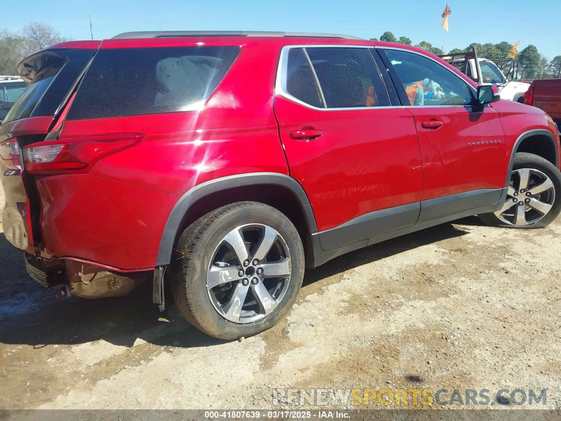 4 Photograph of a damaged car 1GNERHKW1LJ299970 CHEVROLET TRAVERSE 2020
