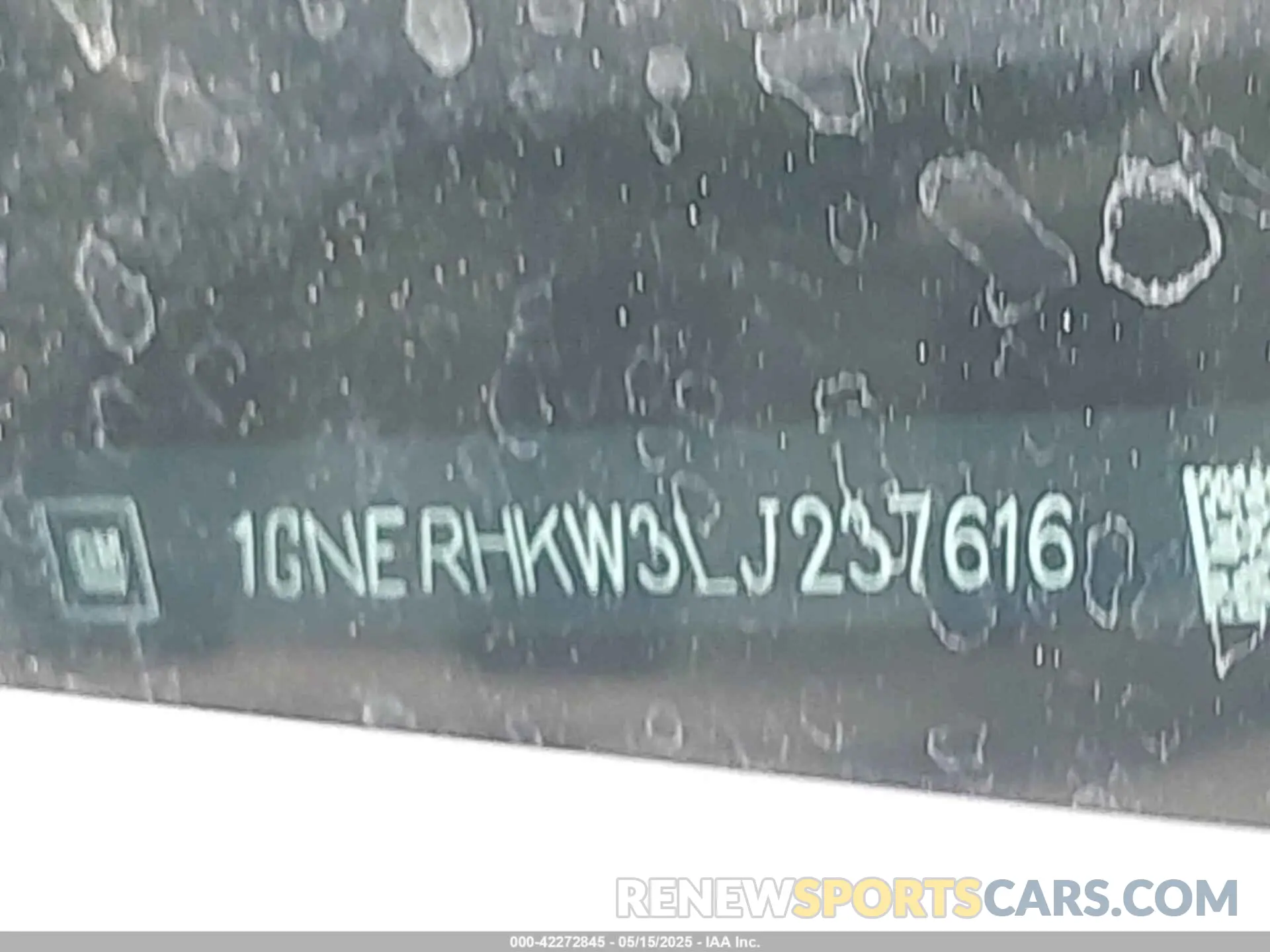 18 Photograph of a damaged car 1GNERHKW3LJ237616 CHEVROLET TRAVERSE 2020