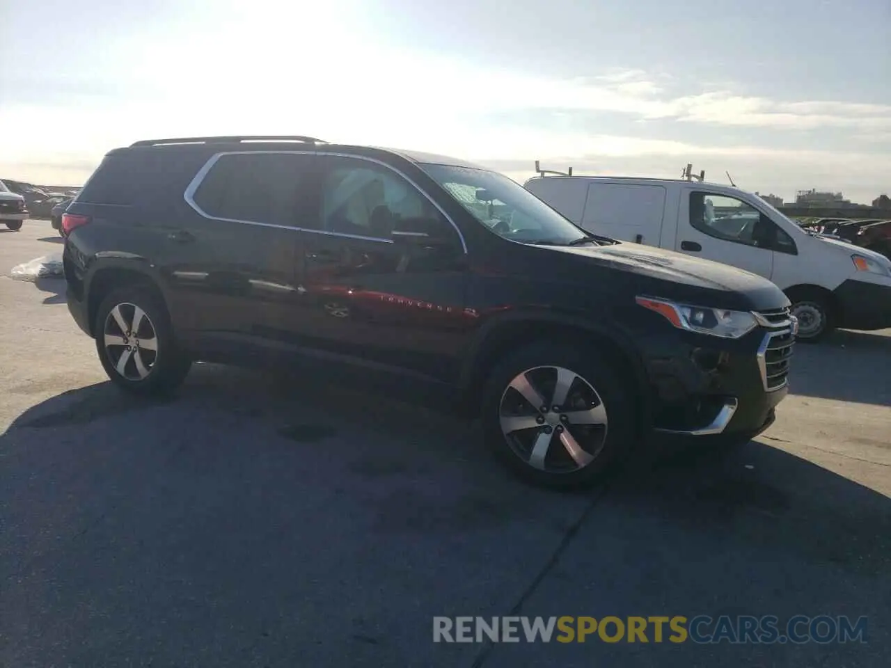 4 Photograph of a damaged car 1GNERHKW4LJ129571 CHEVROLET TRAVERSE 2020