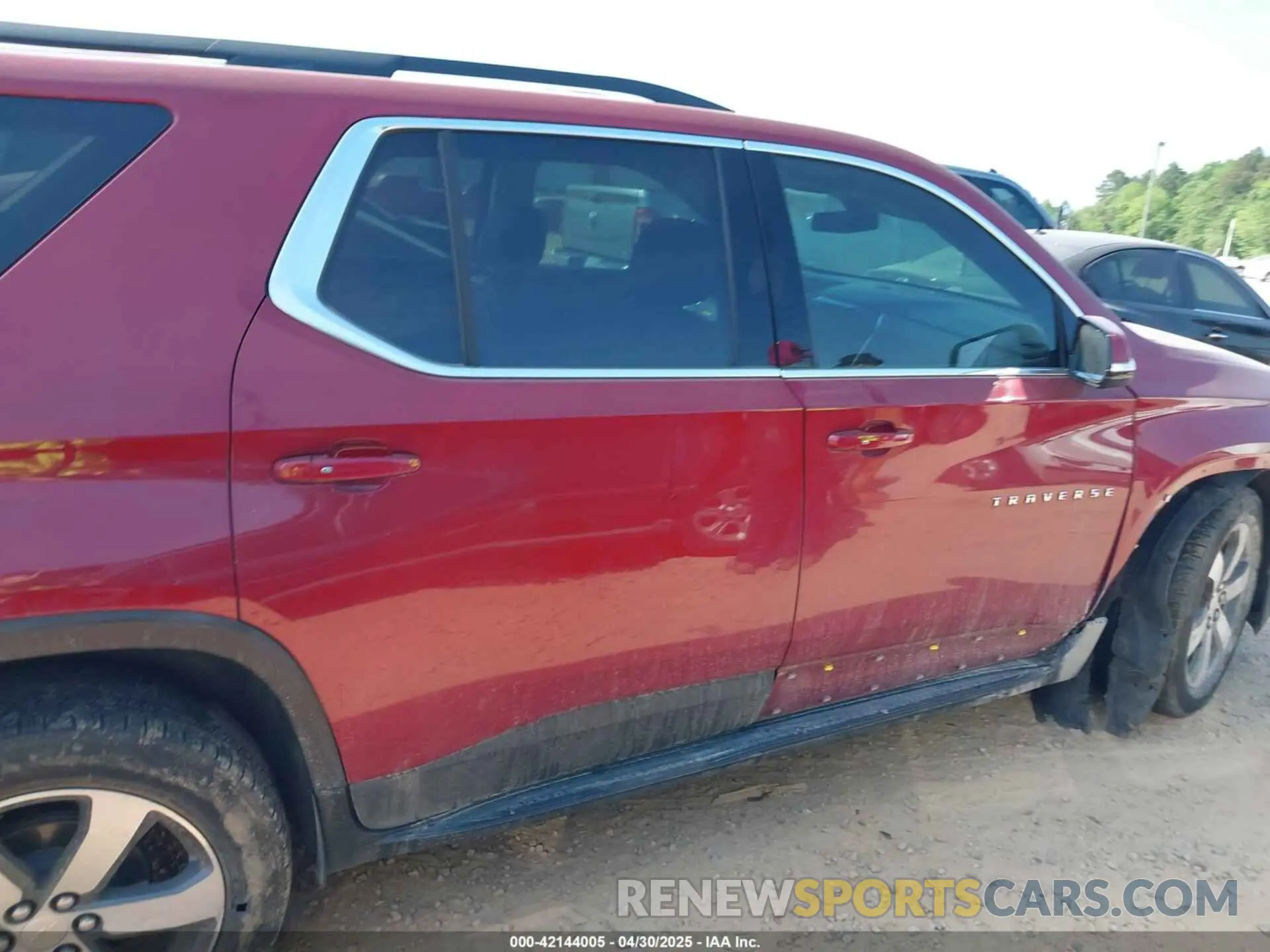 13 Photograph of a damaged car 1GNERHKW4LJ137167 CHEVROLET TRAVERSE 2020