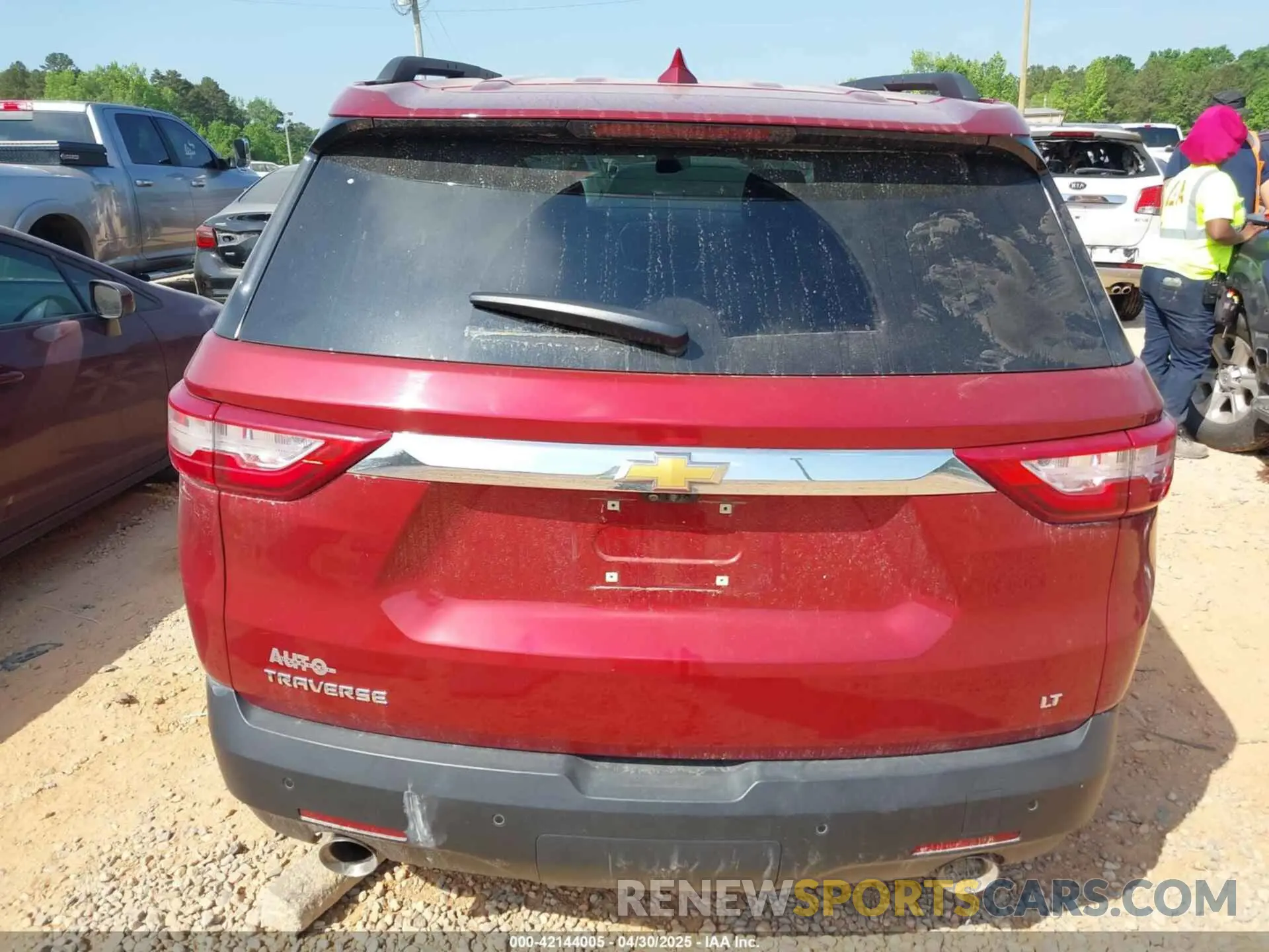 16 Photograph of a damaged car 1GNERHKW4LJ137167 CHEVROLET TRAVERSE 2020