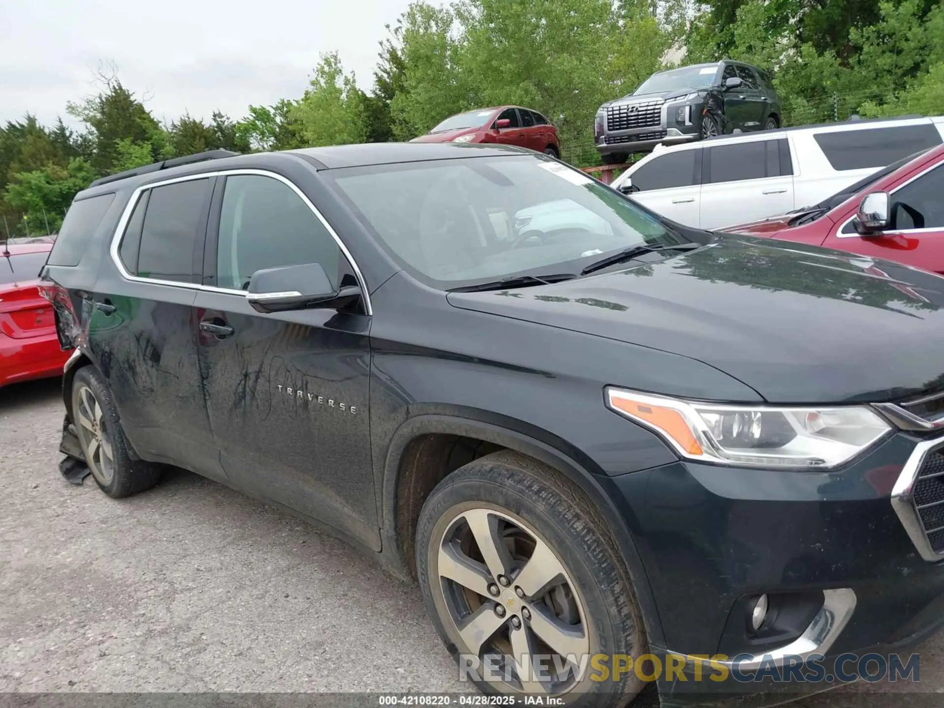 13 Photograph of a damaged car 1GNERHKW4LJ174137 CHEVROLET TRAVERSE 2020