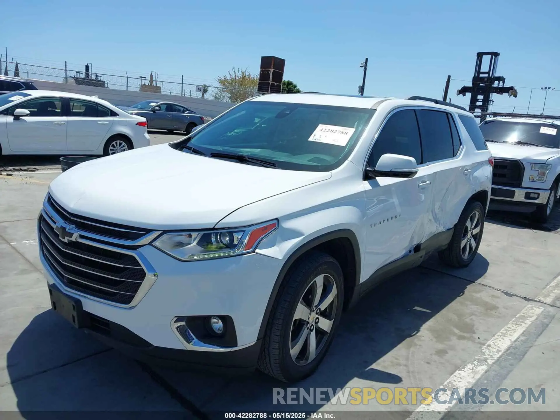 2 Photograph of a damaged car 1GNERHKW4LJ219609 CHEVROLET TRAVERSE 2020