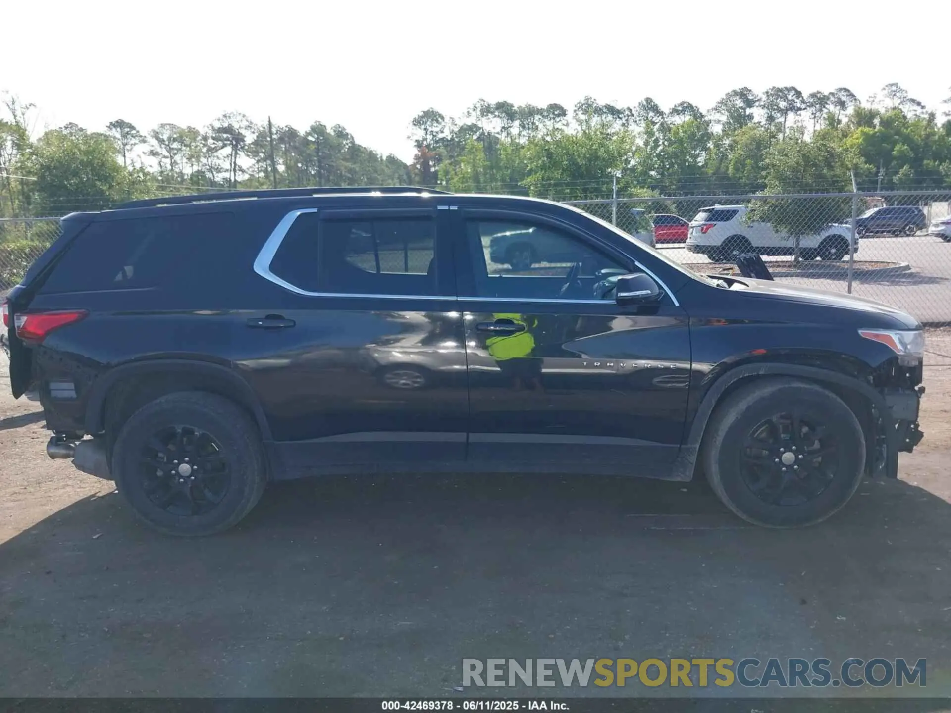13 Photograph of a damaged car 1GNERHKW4LJ248270 CHEVROLET TRAVERSE 2020