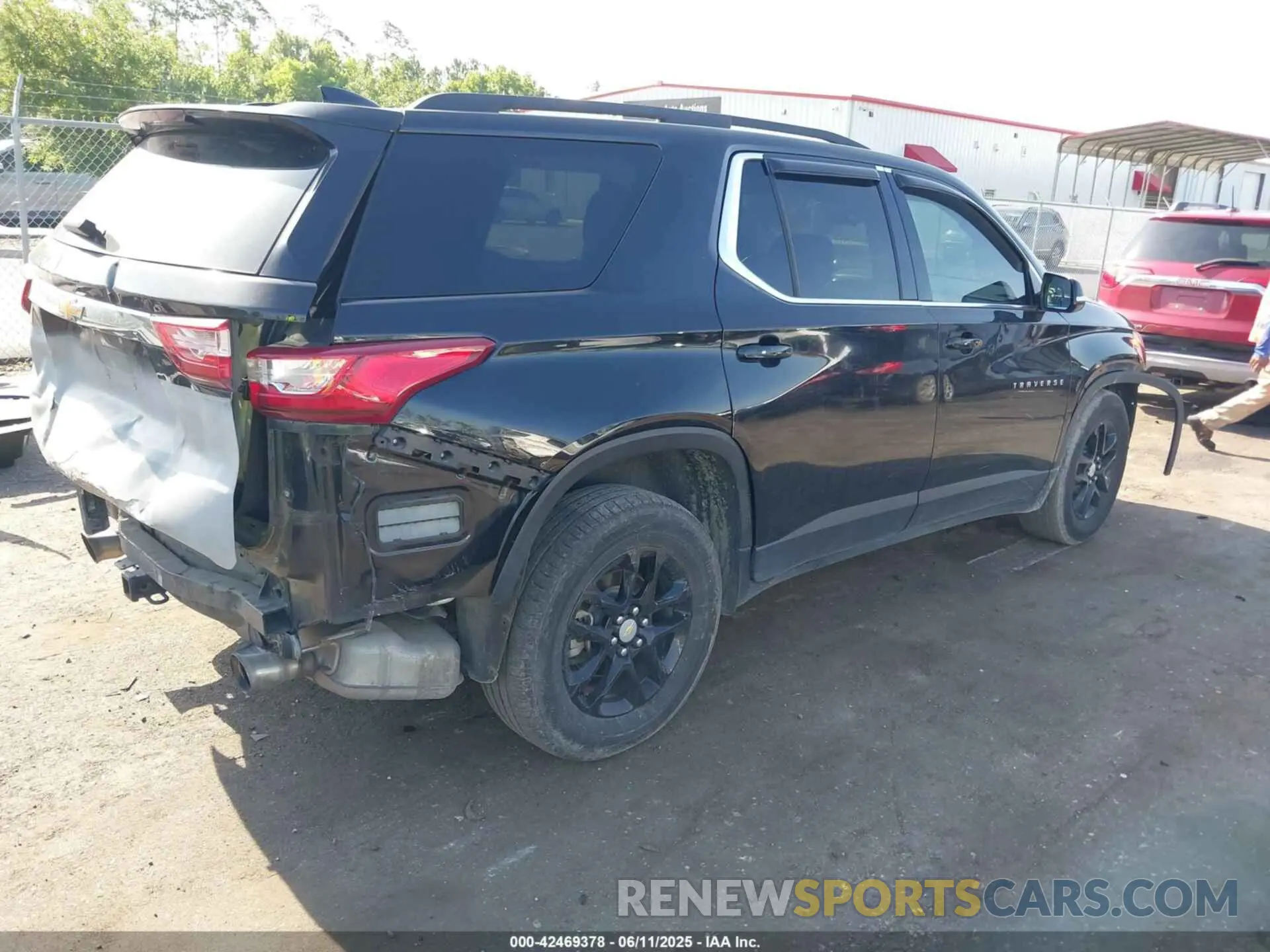 4 Photograph of a damaged car 1GNERHKW4LJ248270 CHEVROLET TRAVERSE 2020
