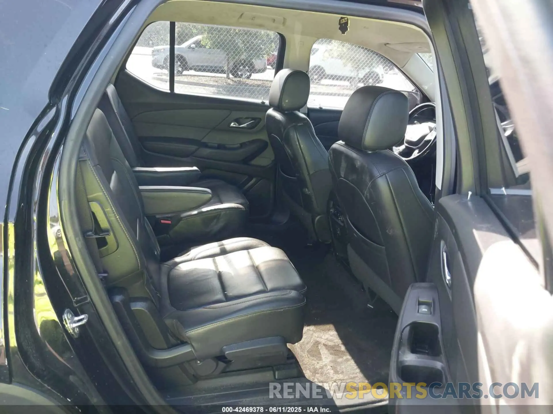 8 Photograph of a damaged car 1GNERHKW4LJ248270 CHEVROLET TRAVERSE 2020