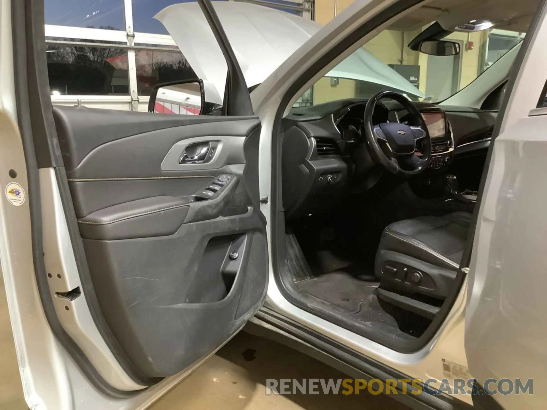 12 Photograph of a damaged car 1GNERHKW4LJ295699 CHEVROLET TRAVERSE 2020