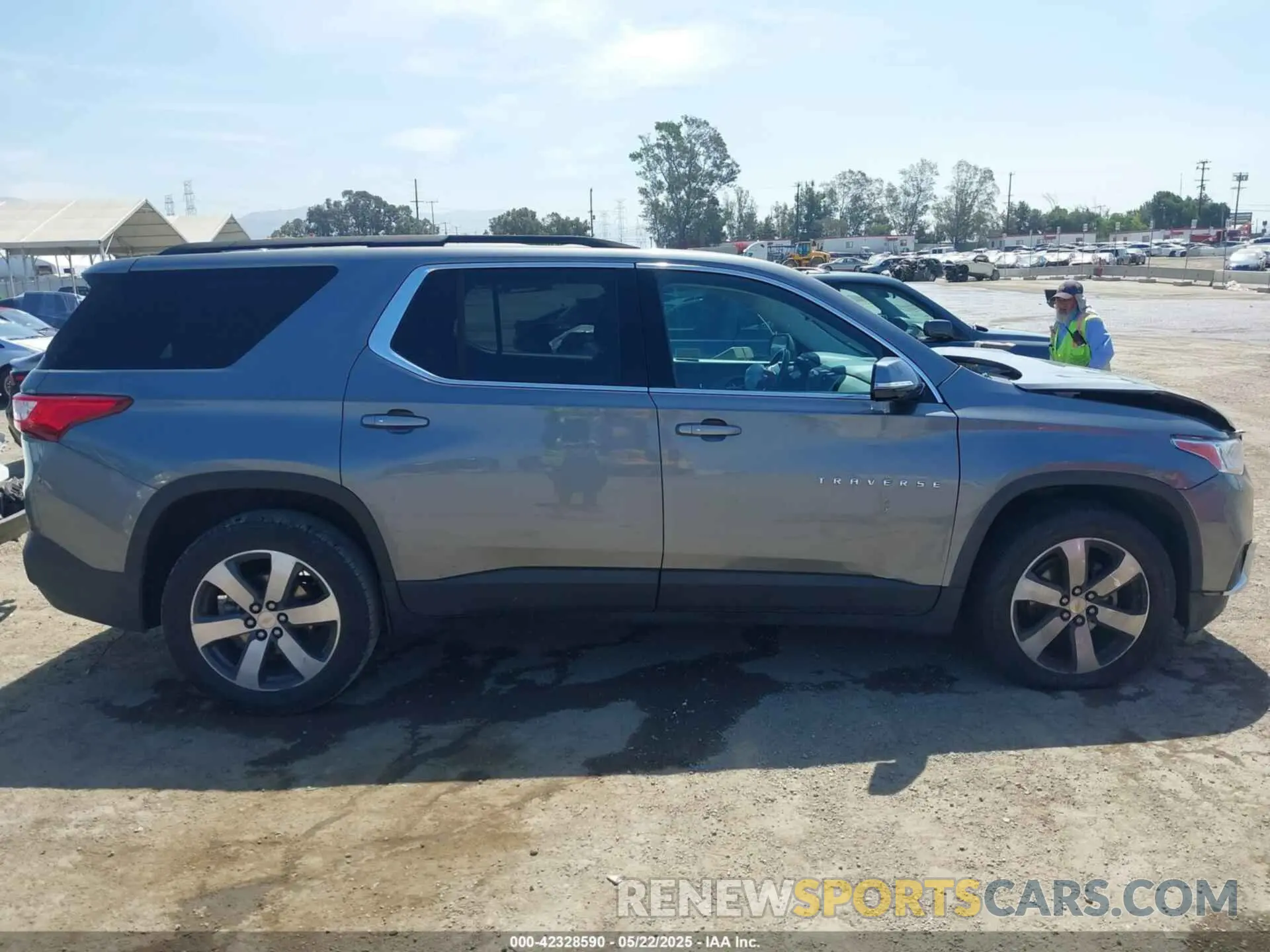 13 Photograph of a damaged car 1GNERHKW5LJ134942 CHEVROLET TRAVERSE 2020