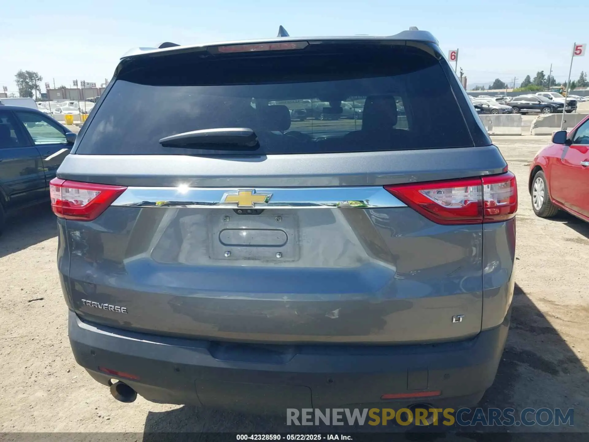 16 Photograph of a damaged car 1GNERHKW5LJ134942 CHEVROLET TRAVERSE 2020