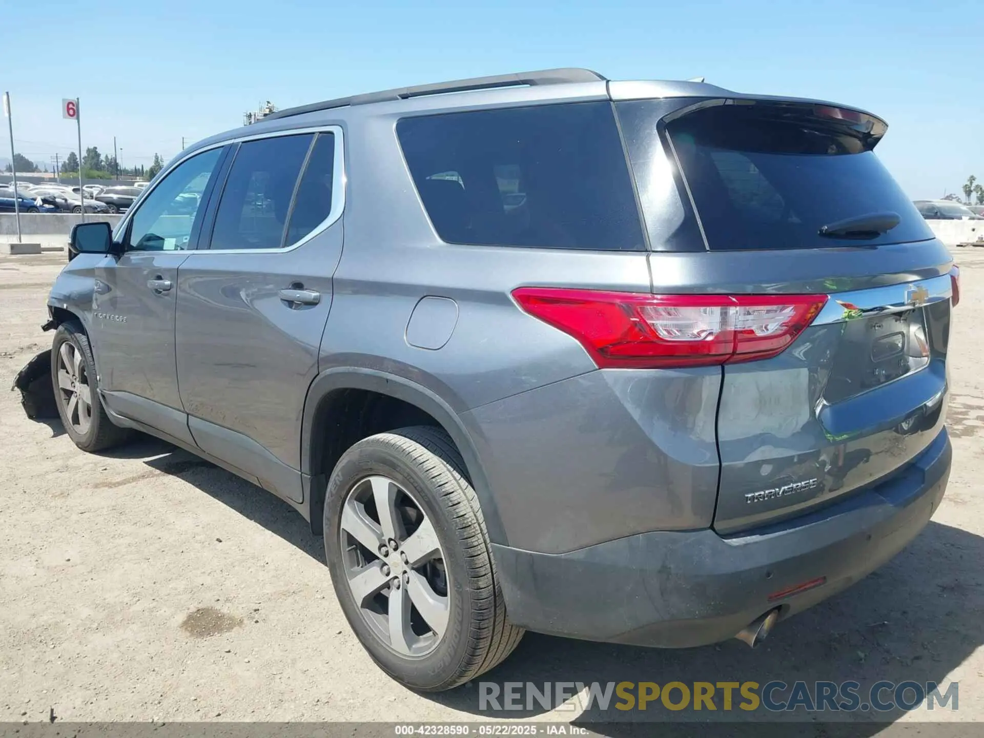 3 Photograph of a damaged car 1GNERHKW5LJ134942 CHEVROLET TRAVERSE 2020