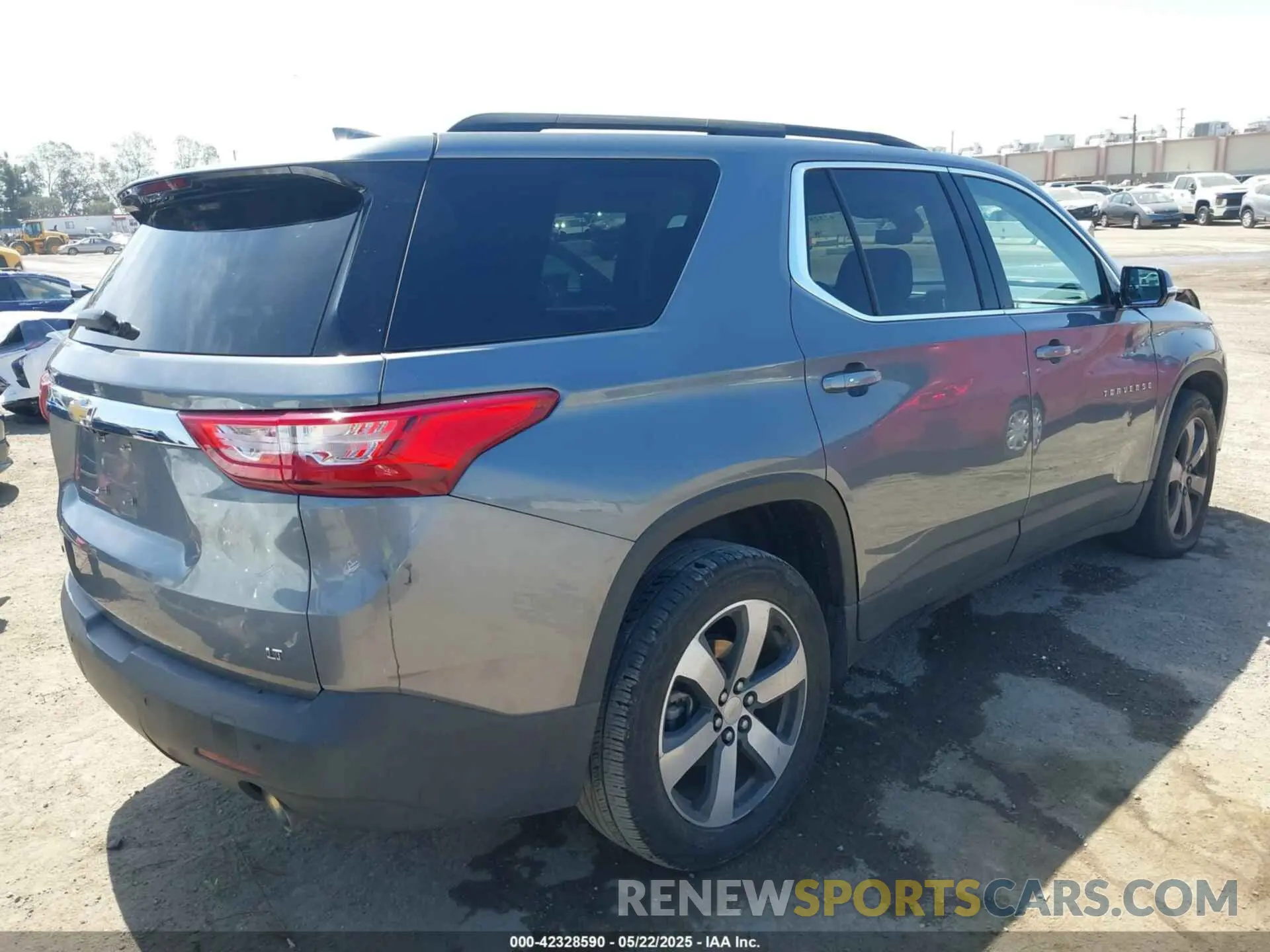 4 Photograph of a damaged car 1GNERHKW5LJ134942 CHEVROLET TRAVERSE 2020