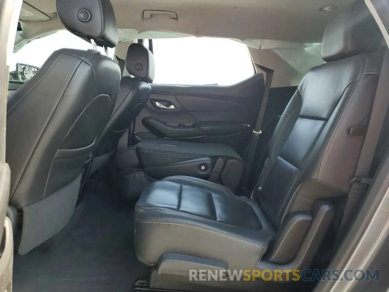 11 Photograph of a damaged car 1GNERHKW5LJ205217 CHEVROLET TRAVERSE 2020