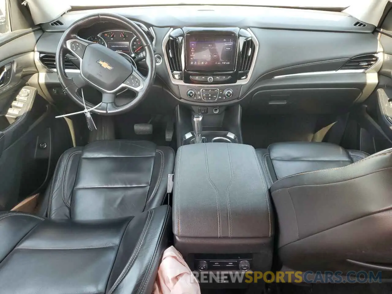8 Photograph of a damaged car 1GNERHKW5LJ205217 CHEVROLET TRAVERSE 2020