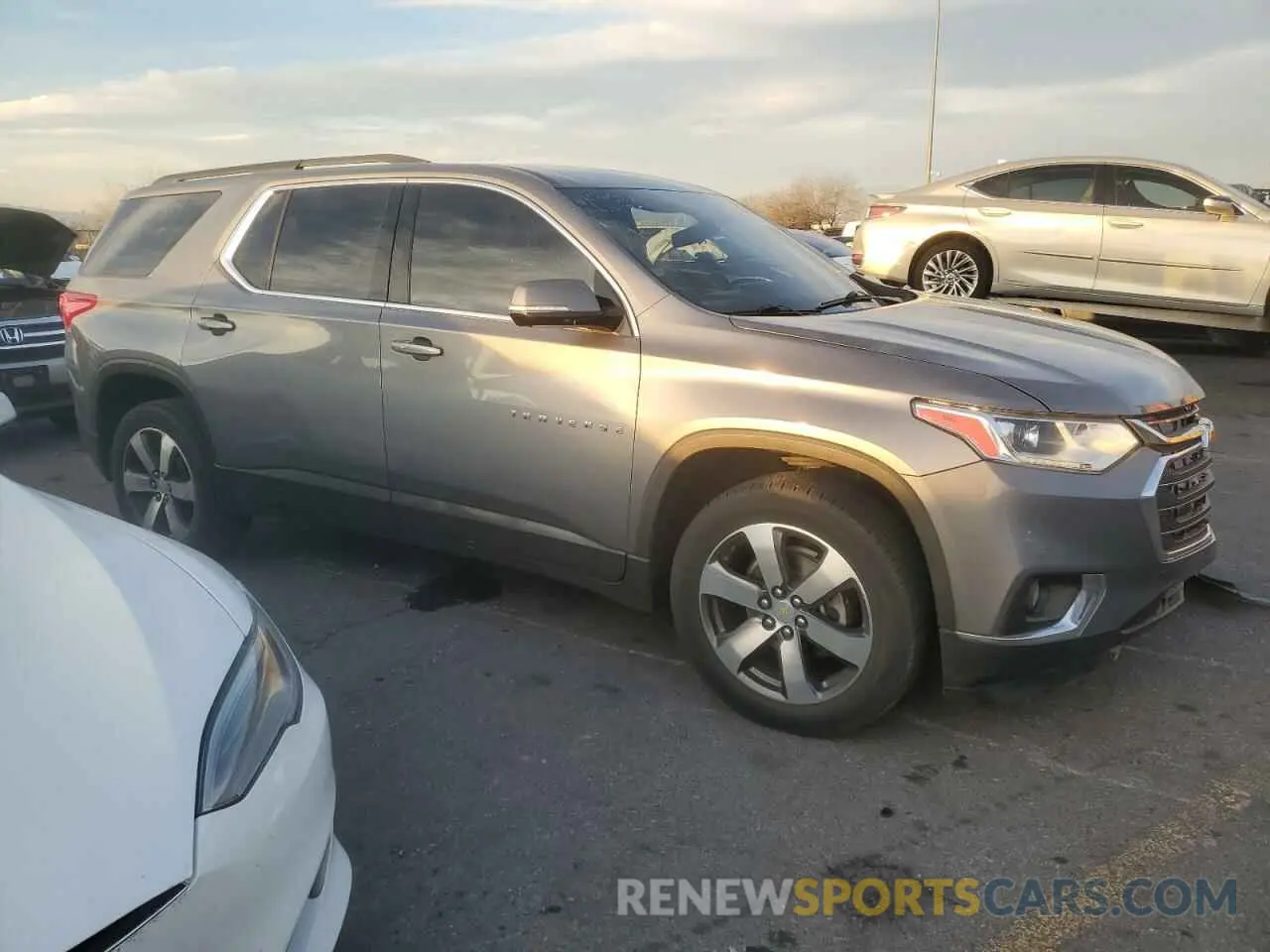 4 Photograph of a damaged car 1GNERHKW5LJ221367 CHEVROLET TRAVERSE 2020