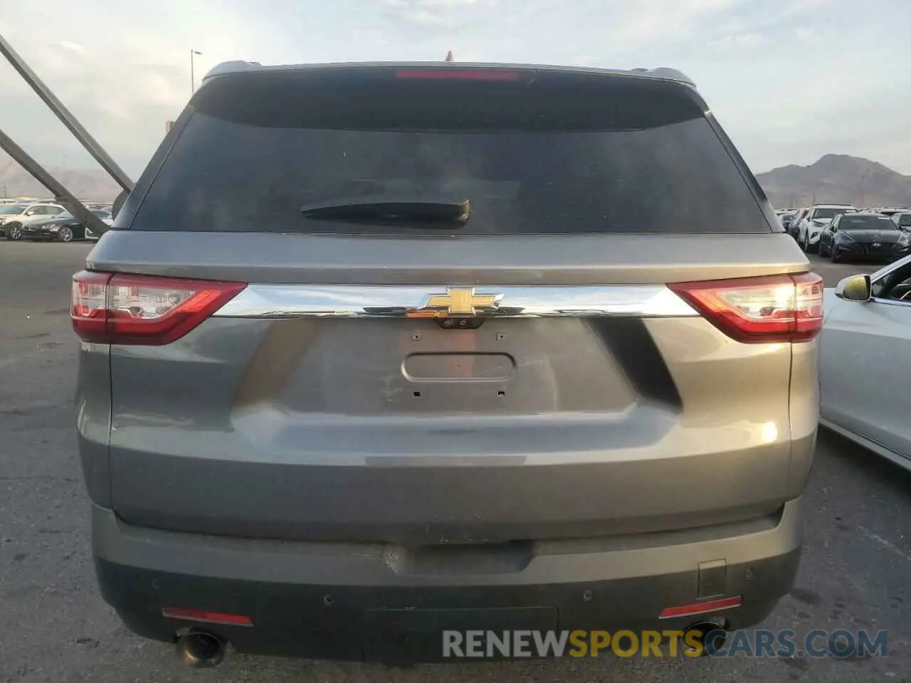 6 Photograph of a damaged car 1GNERHKW5LJ221367 CHEVROLET TRAVERSE 2020