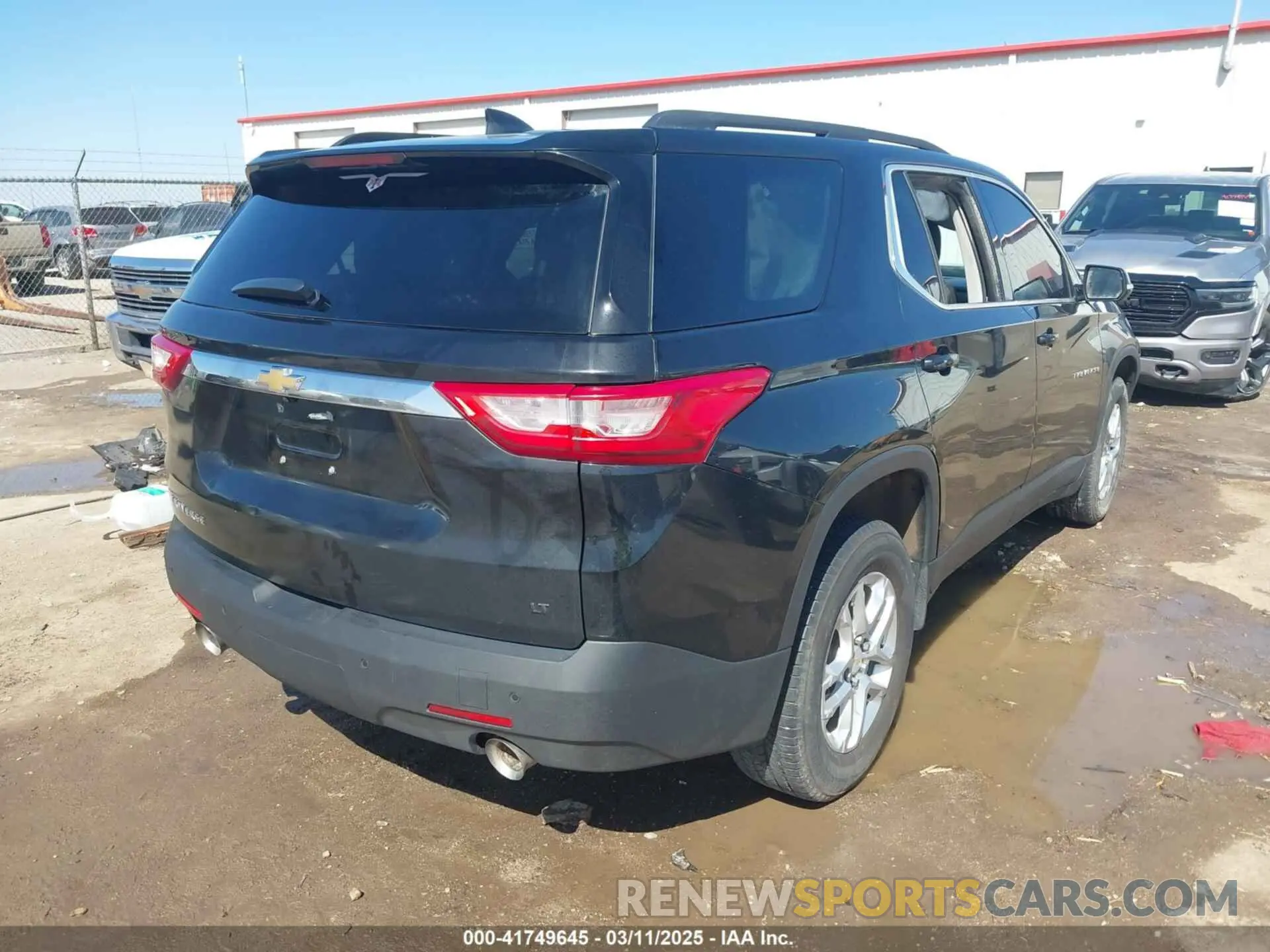 4 Photograph of a damaged car 1GNERHKW6LJ164337 CHEVROLET TRAVERSE 2020
