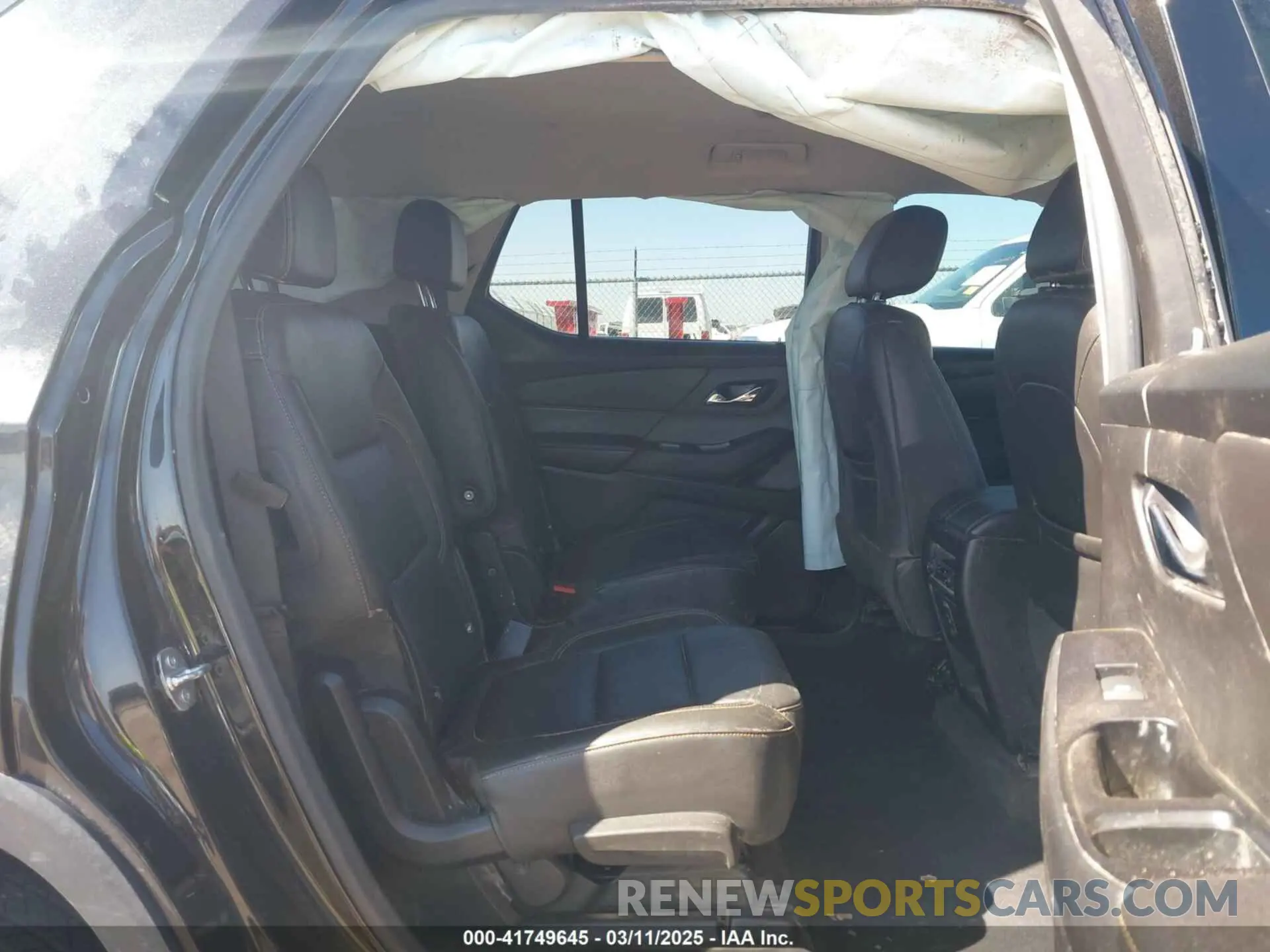 8 Photograph of a damaged car 1GNERHKW6LJ164337 CHEVROLET TRAVERSE 2020