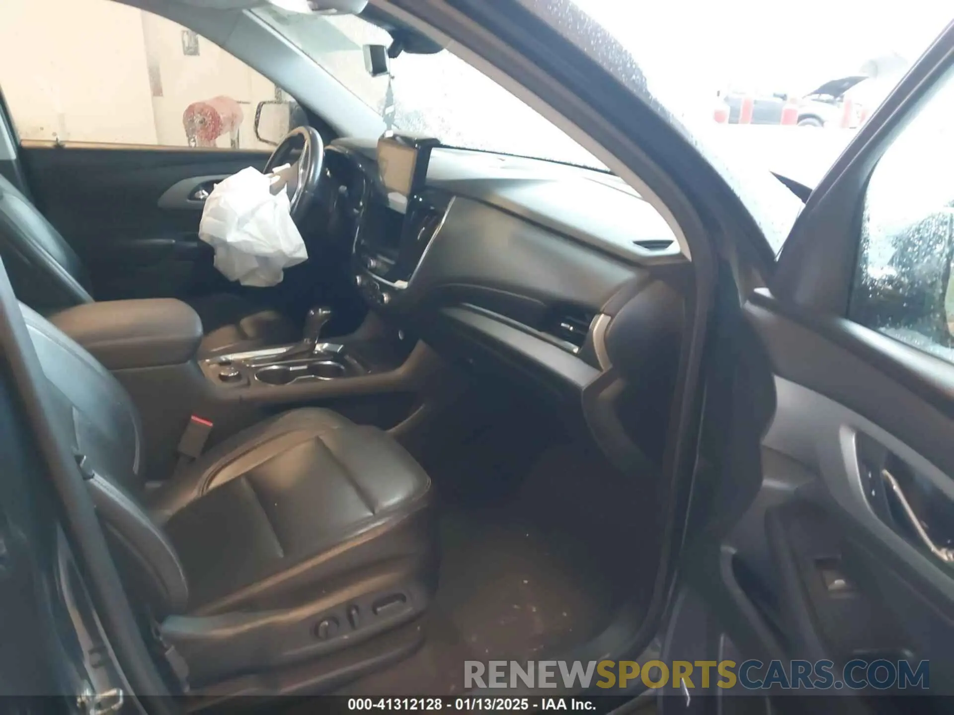 5 Photograph of a damaged car 1GNERHKW7LJ238123 CHEVROLET TRAVERSE 2020