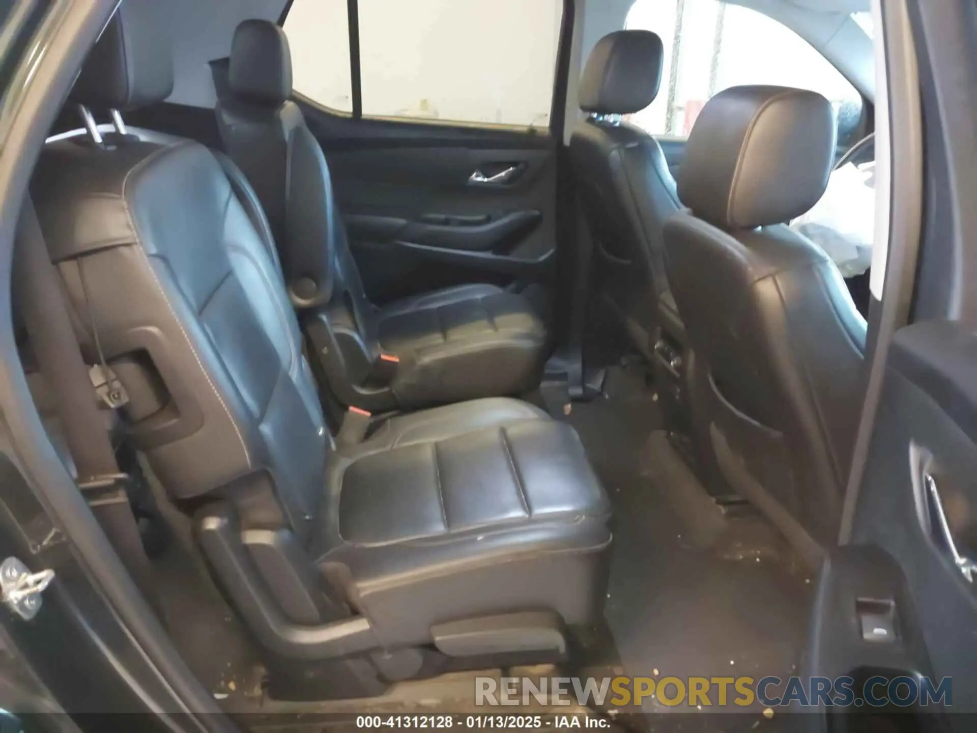 8 Photograph of a damaged car 1GNERHKW7LJ238123 CHEVROLET TRAVERSE 2020