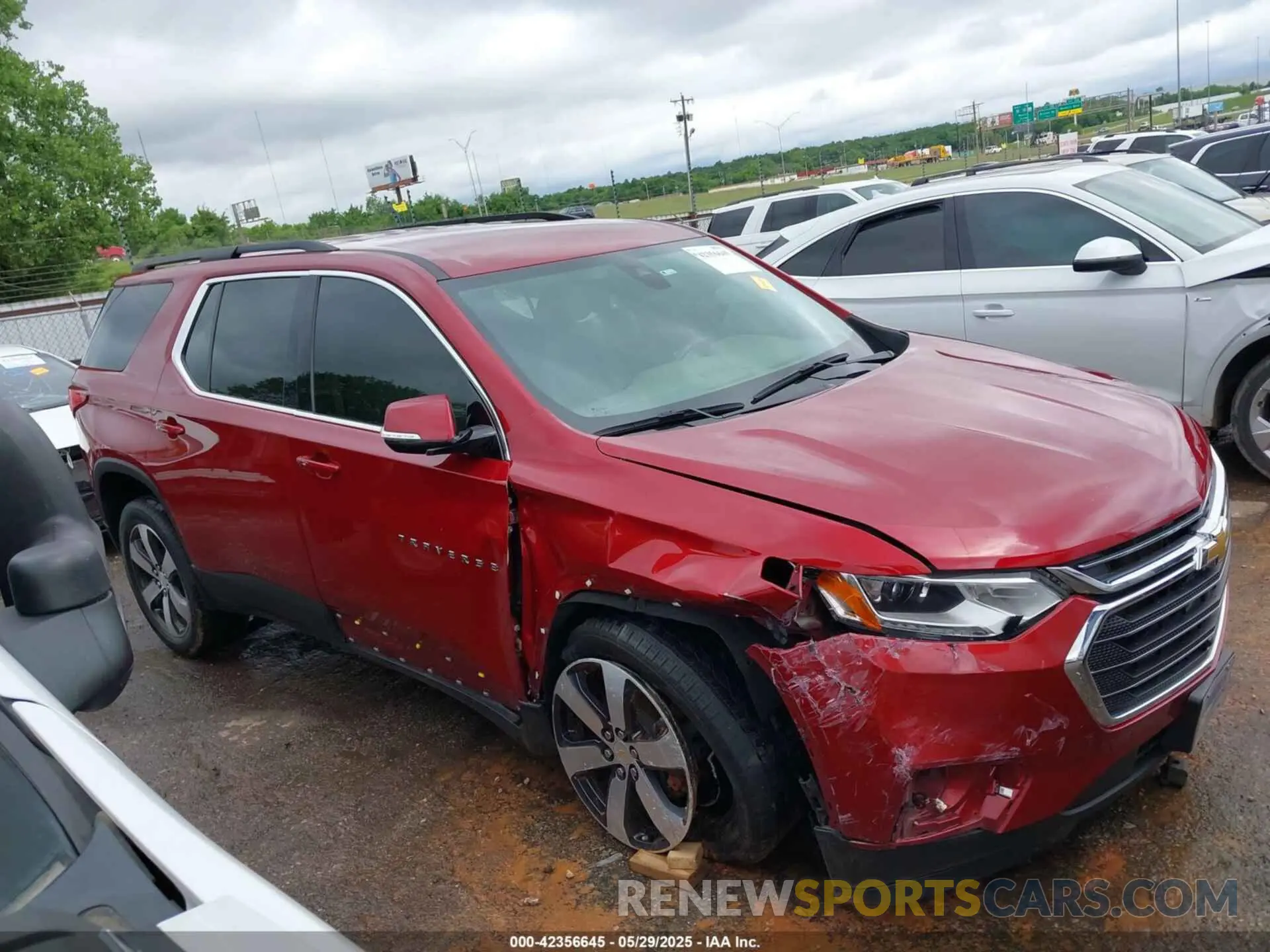 13 Photograph of a damaged car 1GNERHKW7LJ273289 CHEVROLET TRAVERSE 2020