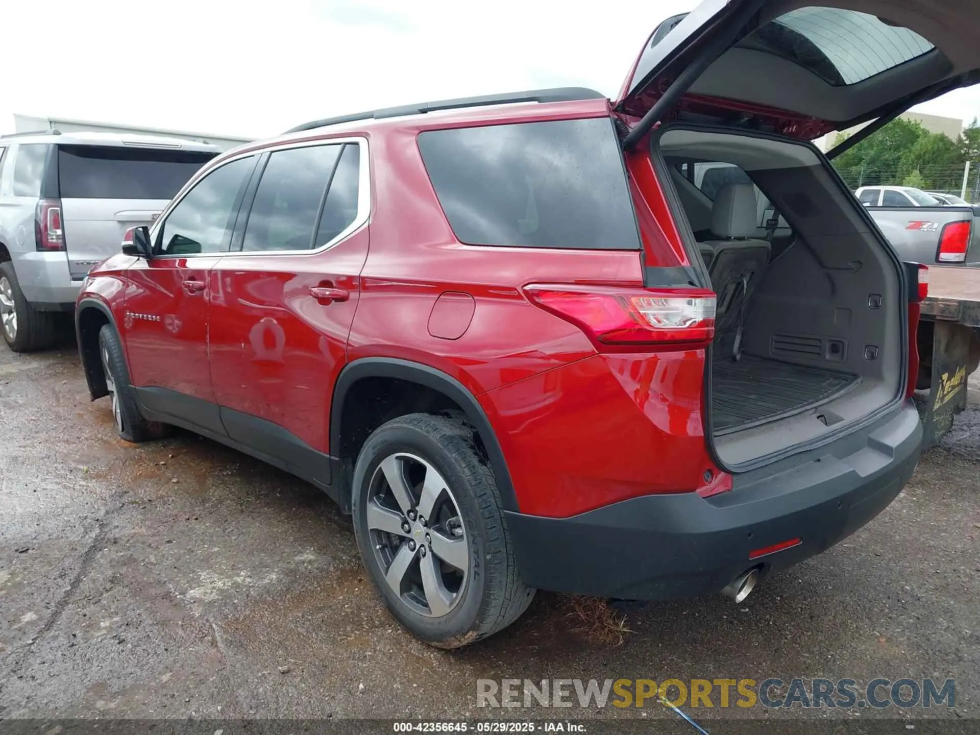 3 Photograph of a damaged car 1GNERHKW7LJ273289 CHEVROLET TRAVERSE 2020