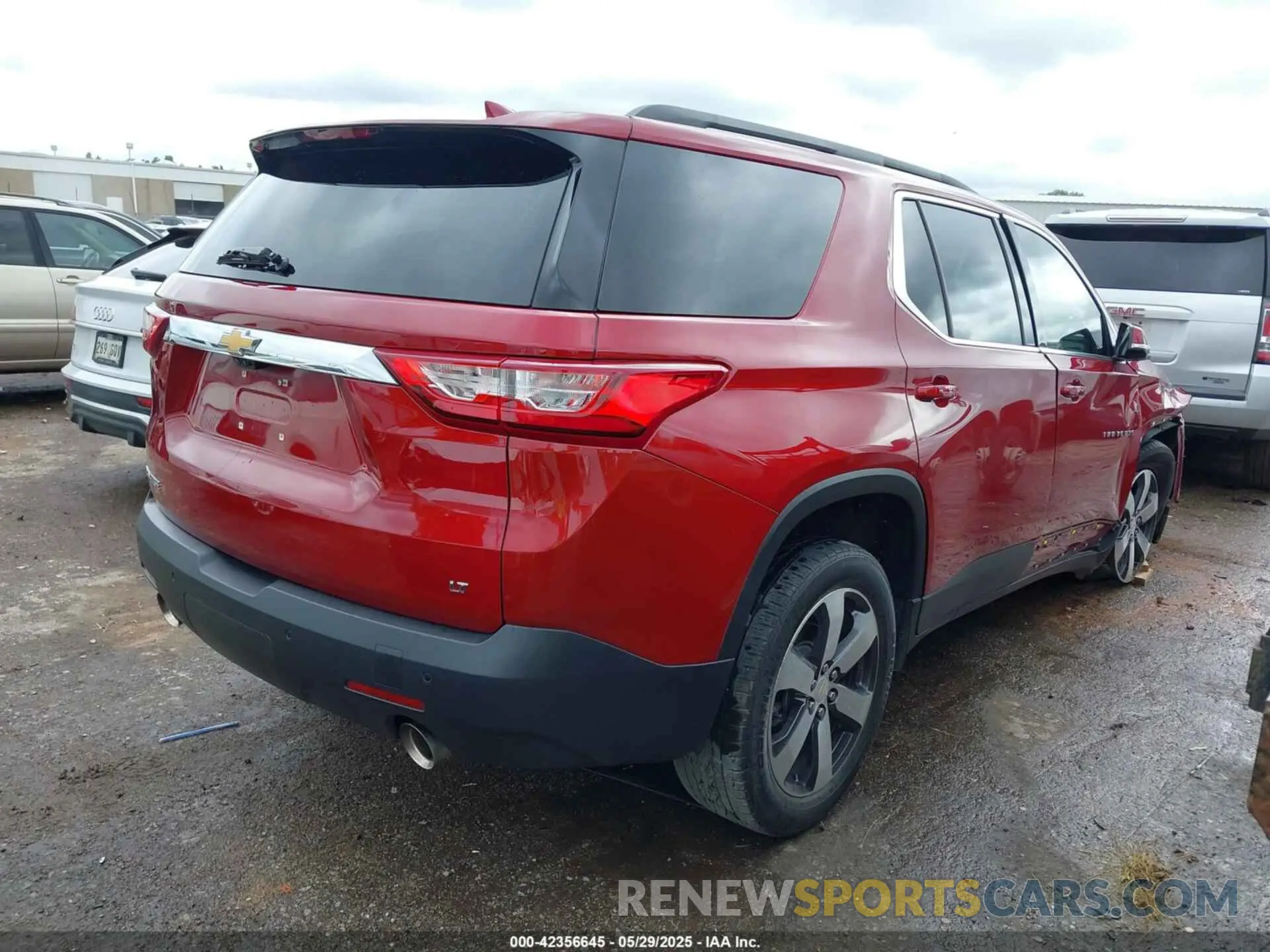 4 Photograph of a damaged car 1GNERHKW7LJ273289 CHEVROLET TRAVERSE 2020