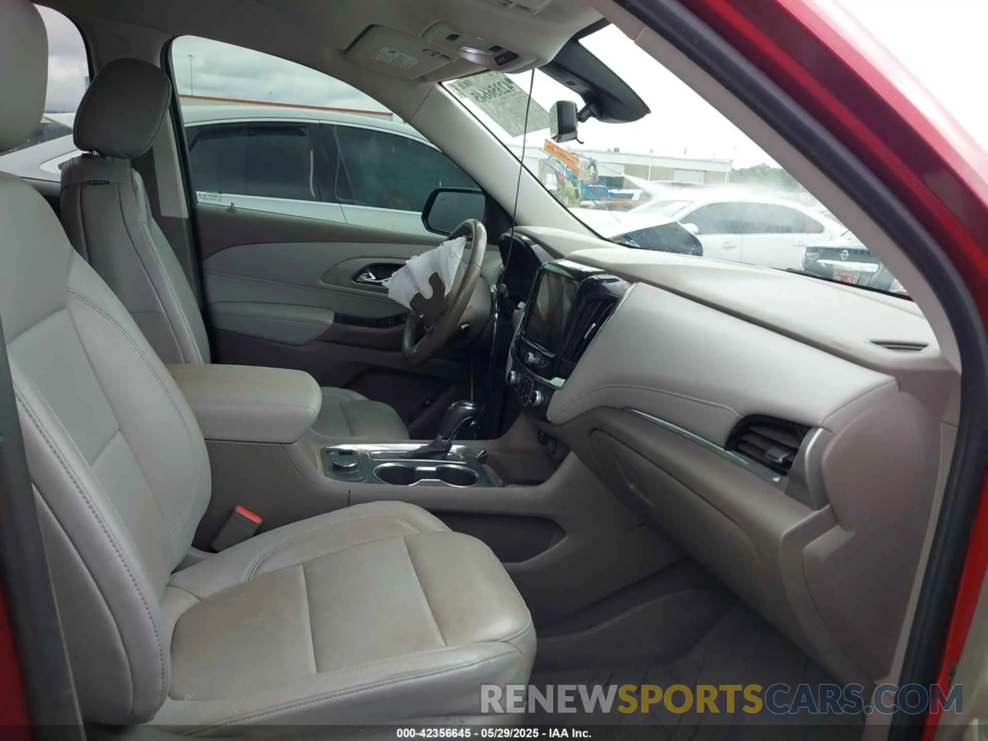 5 Photograph of a damaged car 1GNERHKW7LJ273289 CHEVROLET TRAVERSE 2020
