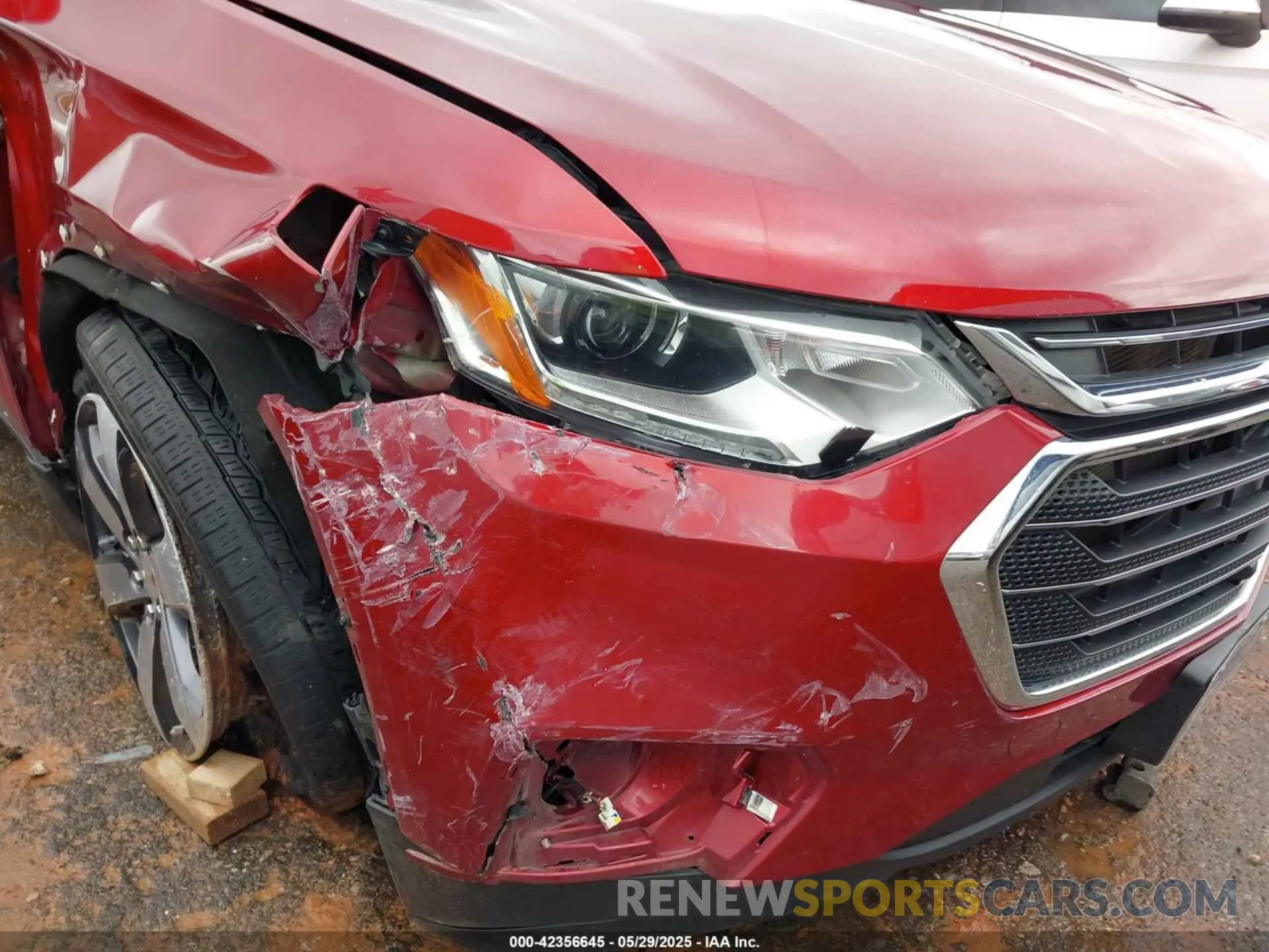 6 Photograph of a damaged car 1GNERHKW7LJ273289 CHEVROLET TRAVERSE 2020